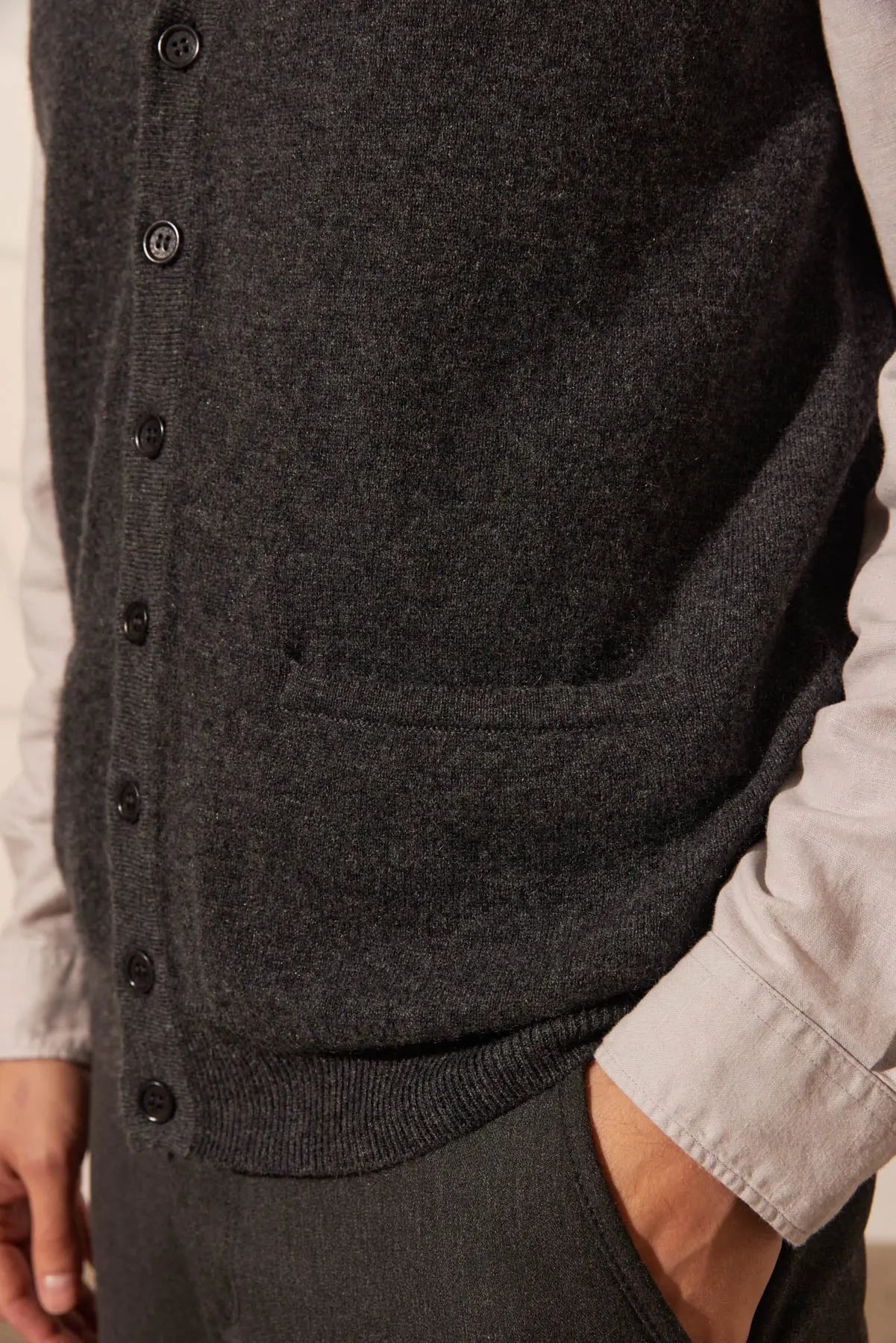 Antrasit Jan Saf Kamir V Yaka Erkek Yelek Silk and Cashmere