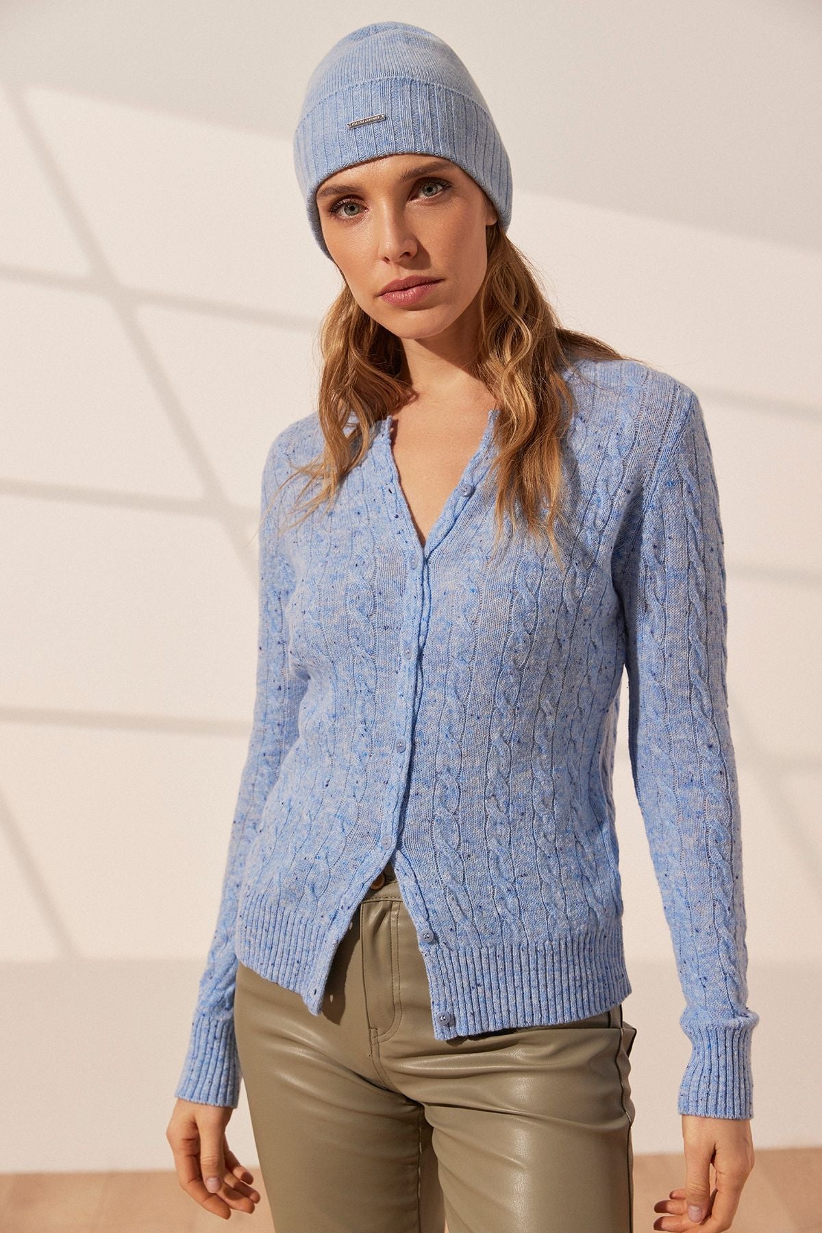 Mavi Amelia Avustralya Yünü Kaşmir Saç Örgülü Yuvarlak Yaka Uzun Kollu Kadın Hırka