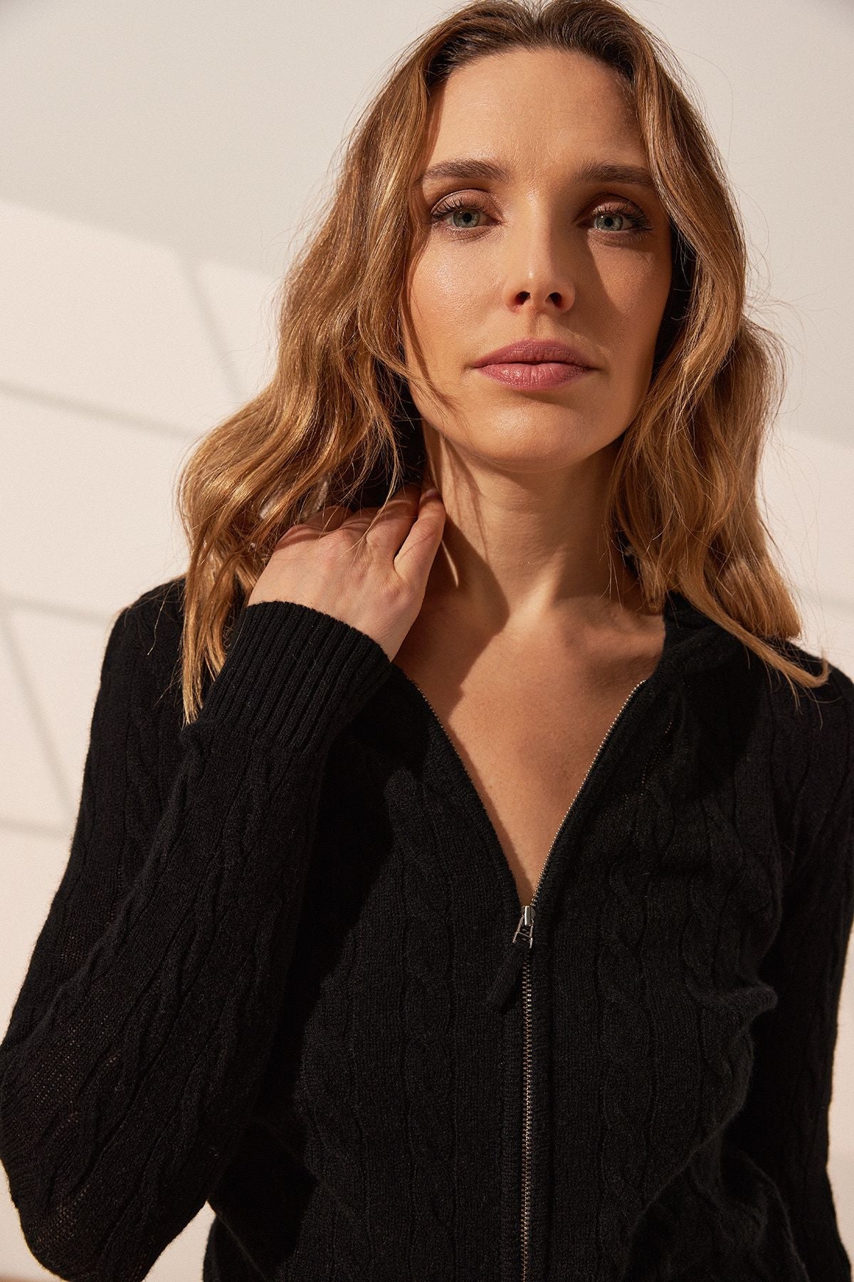 Siyah Amelia Avustralya Yünü Kaşmir Saç Örgülü Uzun Kollu Kadın Kapüşonlu Hırka