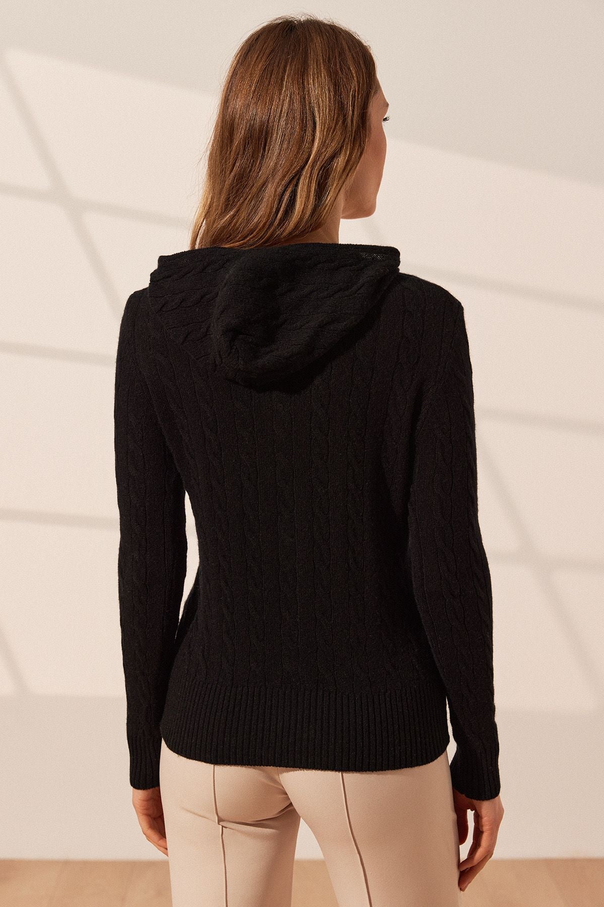 Siyah Amelia Avustralya Yünü Kaşmir Saç Örgülü Uzun Kollu Kadın Kapüşonlu Hırka