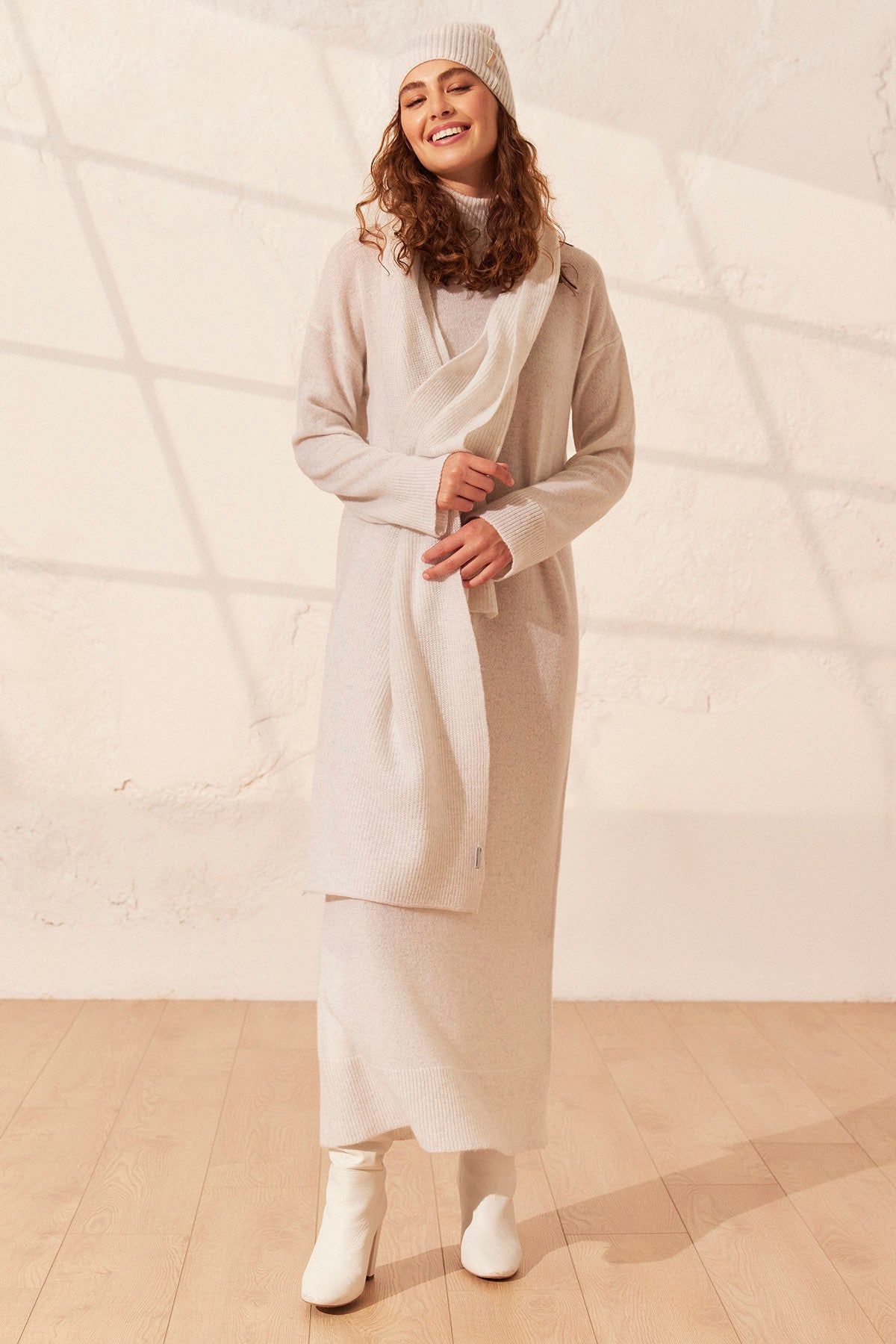 Ekru Tricennial Saf Kaşmir Balıkçı Yaka Uzun Kollu Kadın Elbise