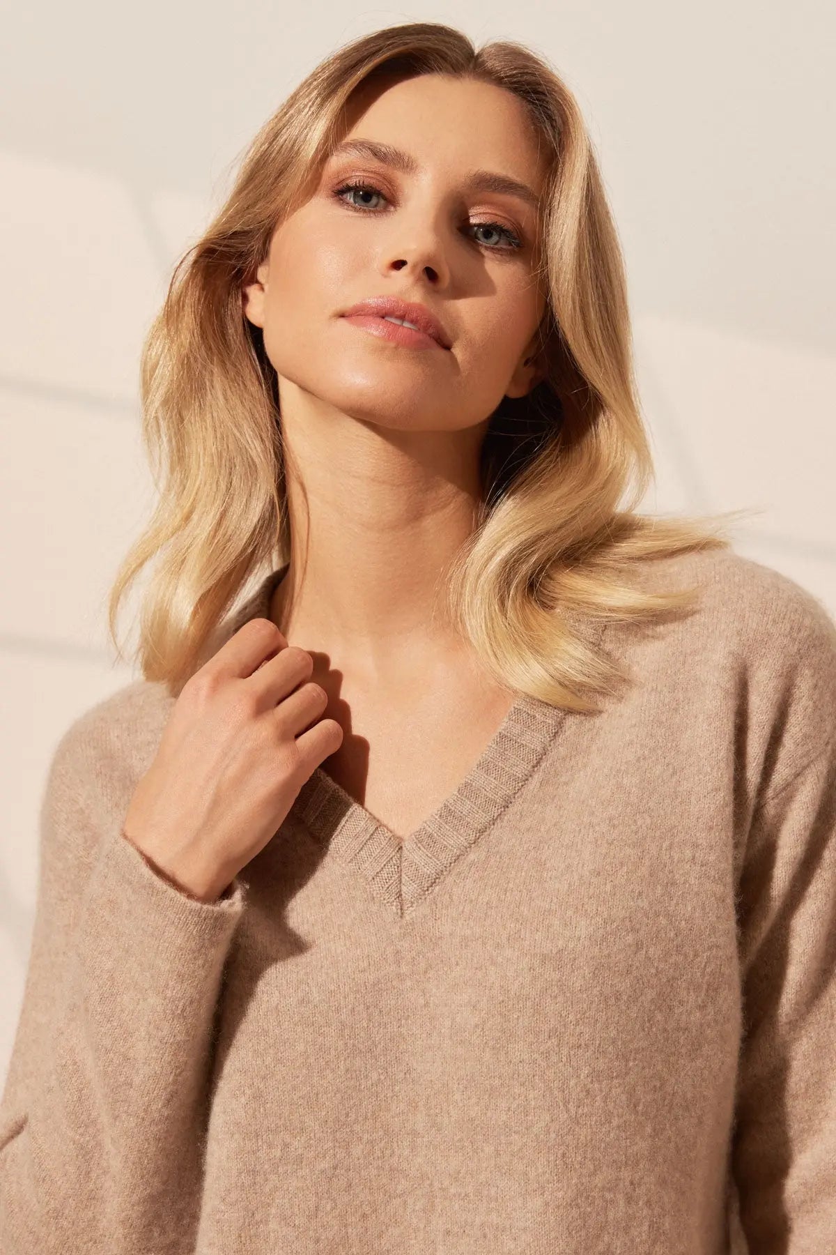 Bej Saf Kamir V Yaka Uzun Kollu Cepli Kostir Tunik Silk and Cashmere