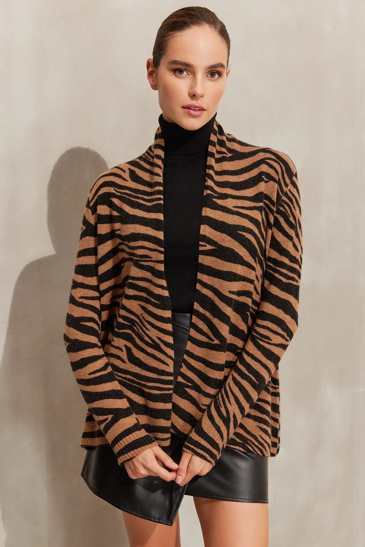 Camel Kaşmir Yün Zebra Baskılı Düğmesiz Uzun Kollu Hırka Silk and Cashmere
