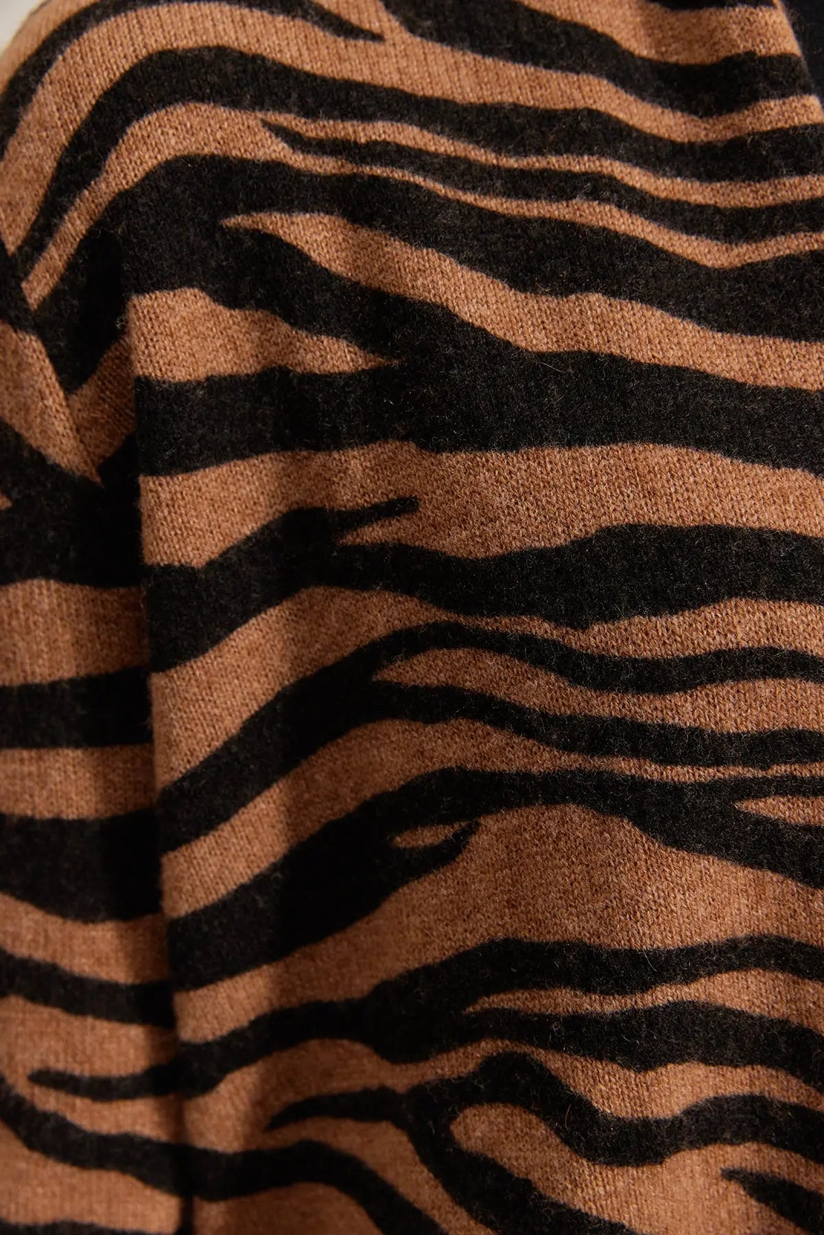 Camel Kaşmir Yün Zebra Baskılı Düğmesiz Uzun Kollu Hırka Silk and Cashmere