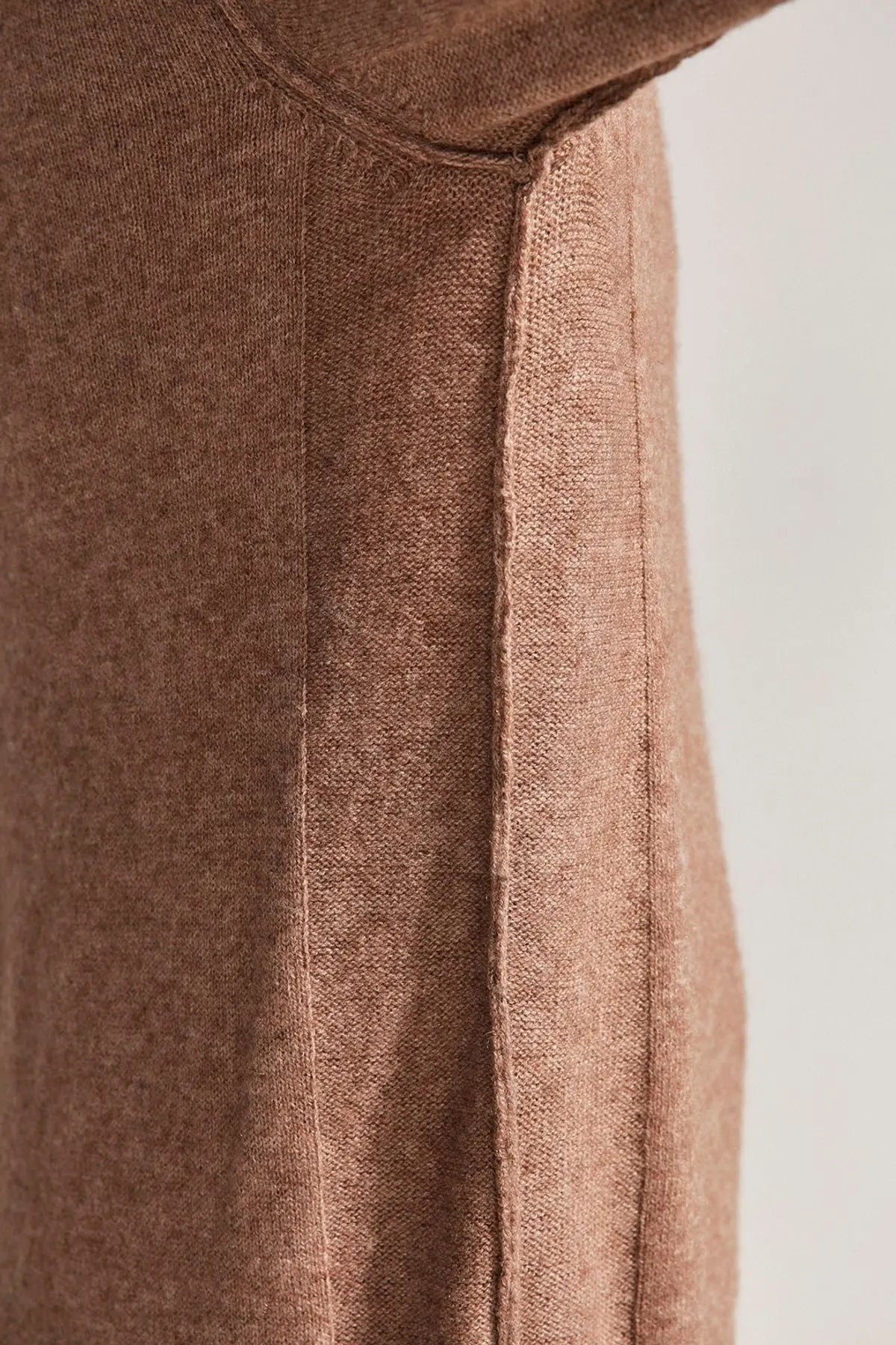 Camel Kaşmir ve Avustralya Yünü Erson Ters Dikiş Detaylı Yuvarlak Yaka Uzun Kollu Erkek Kazak Silk and Cashmere