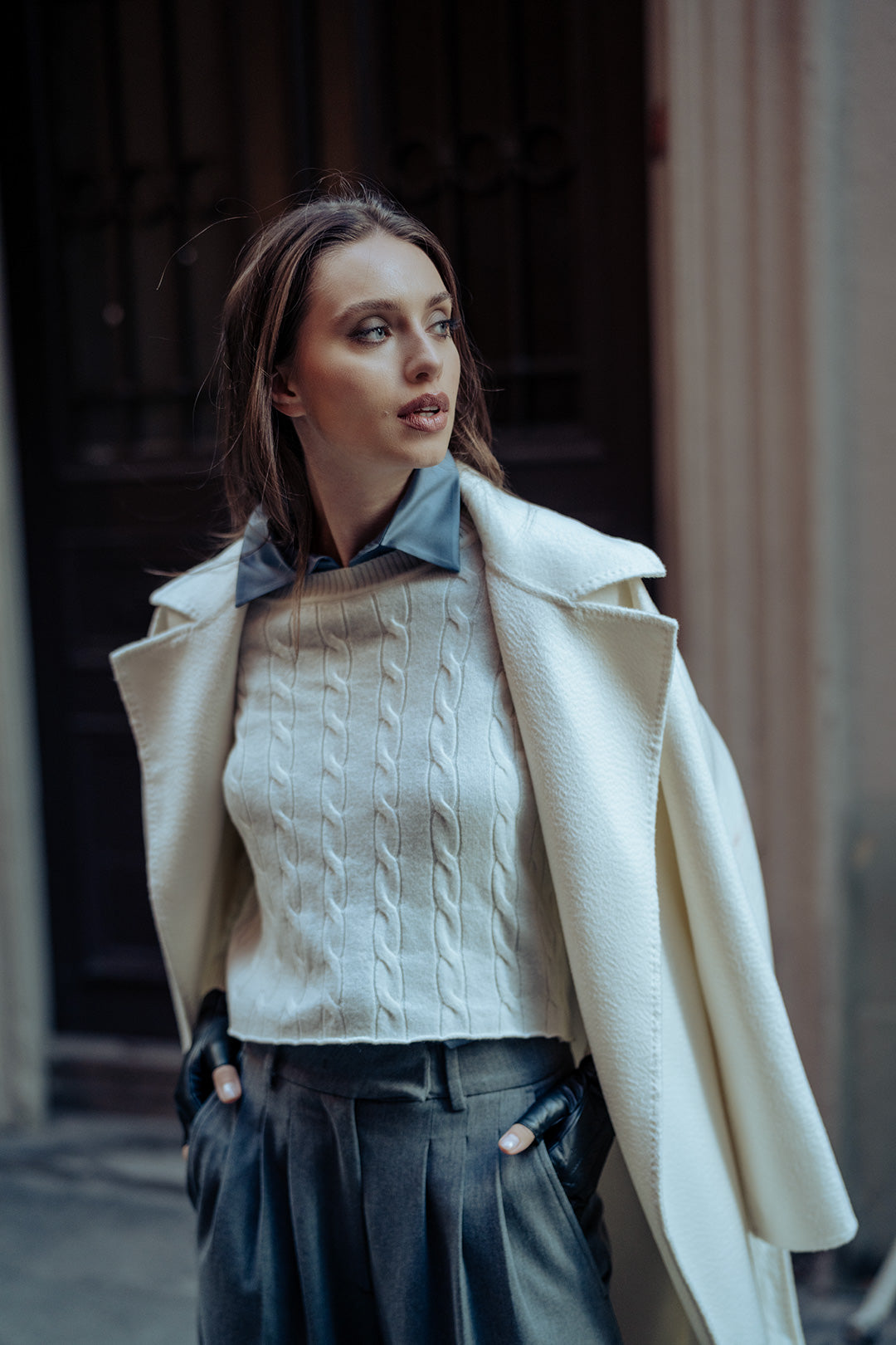 Beyaz Avusturalya Yünü ve Kaşmir Amelia Saç Örgülü Bisiklet Yaka Crop Kadın Kazak