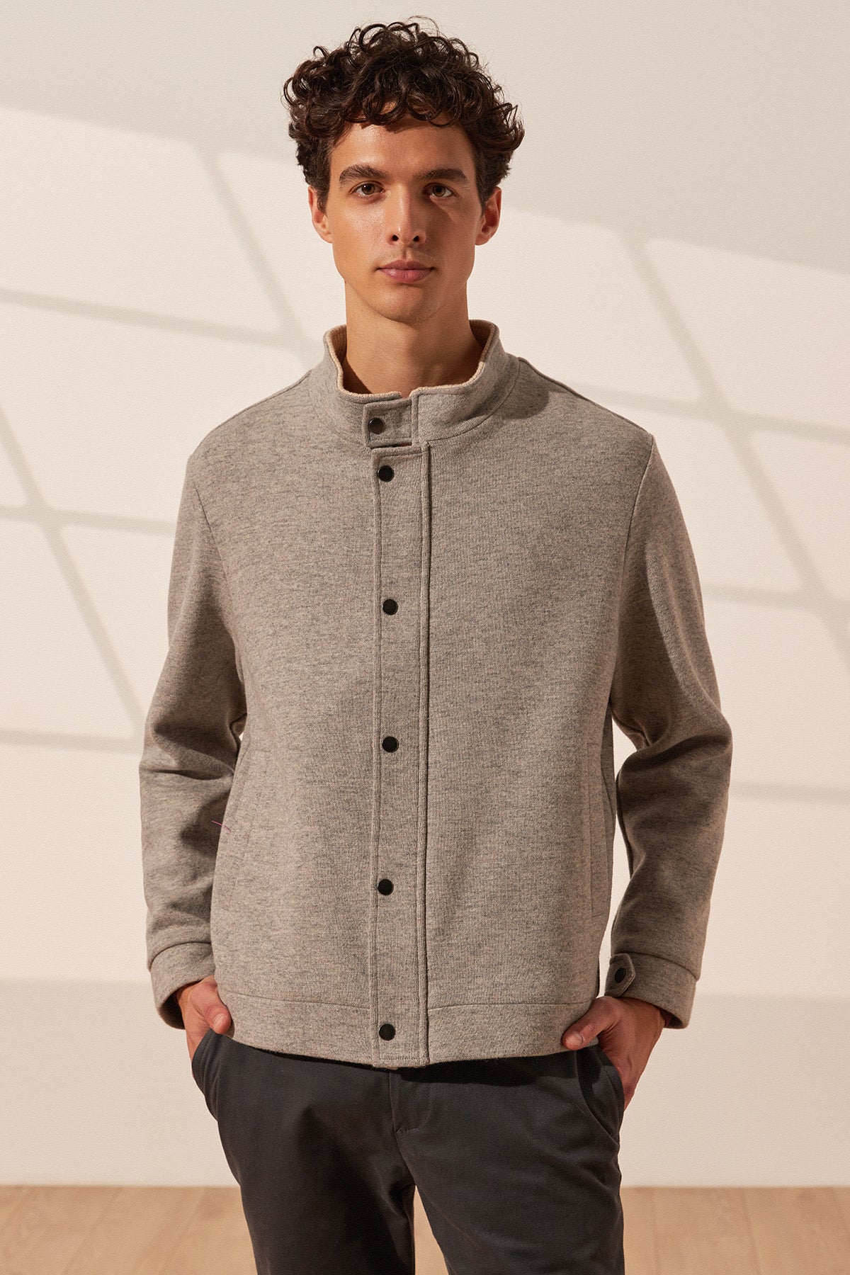 Açık Gri Tricennial  Merino Yünü İpek Hakim Yaka Uzun Kollu Örgü Erkek Hırka Mont