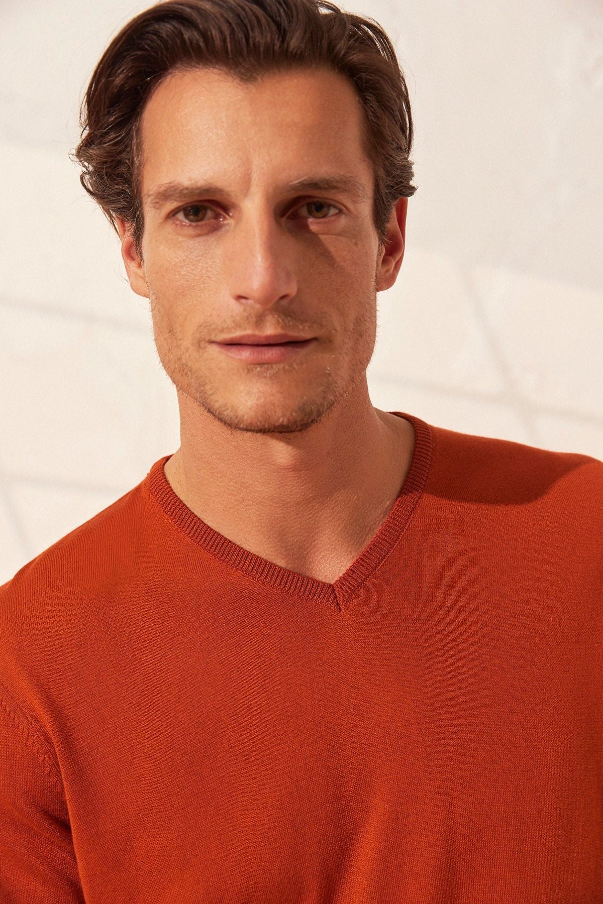 Kiremit İpek ve Kaşmir V Yaka Uzun Kollu Utku Erkek Triko