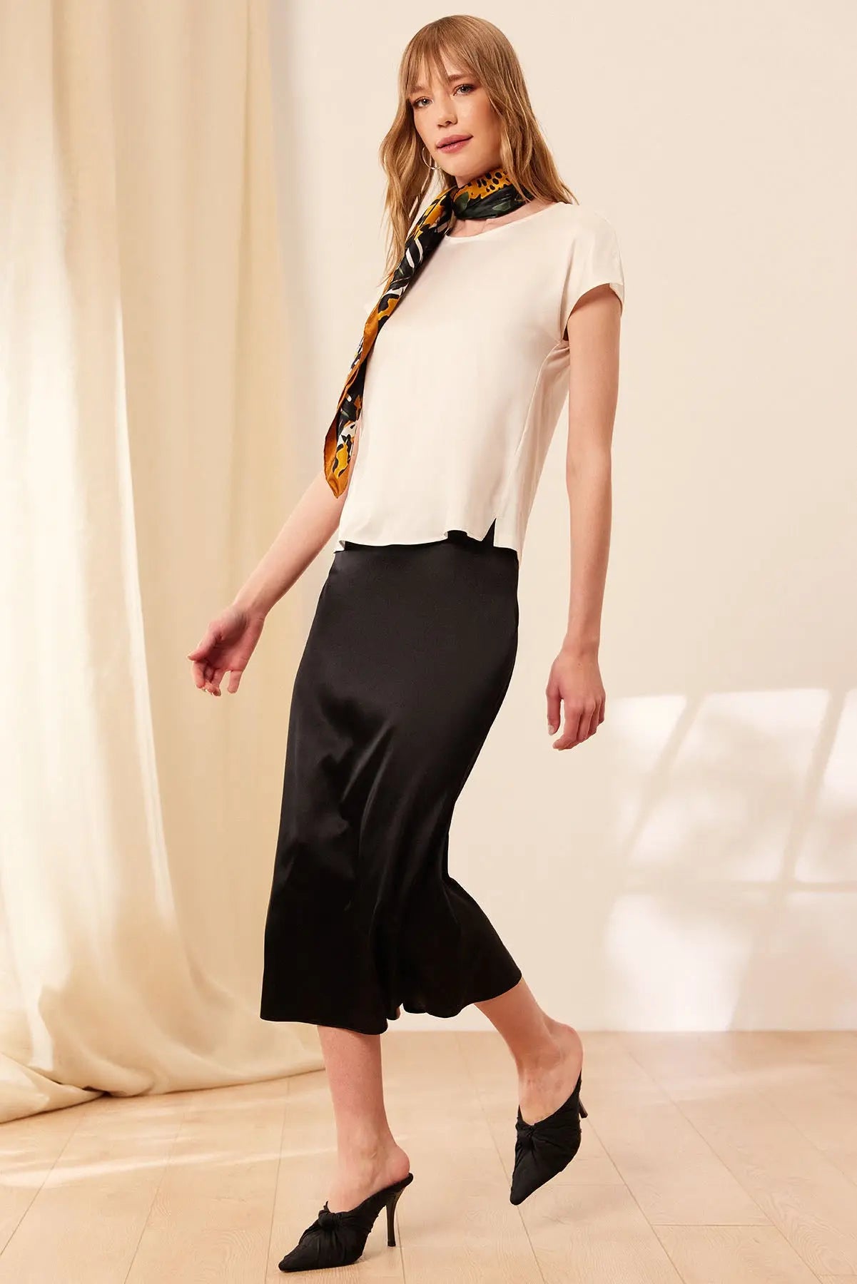 Ekru İpek Karışımlı Monica Yuvarlak Yaka Kısa Kollu Bluz Silk and Cashmere