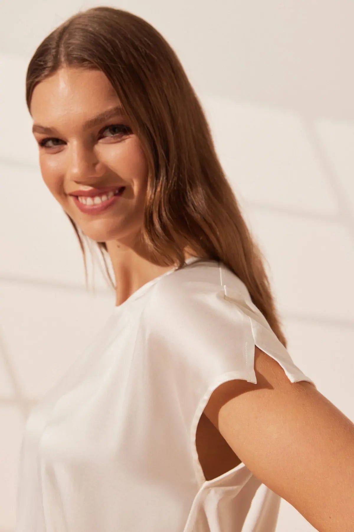 Ekru İpekli Monica Yuvarlak Yaka Kısa Kollu Bluz Silk and Cashmere