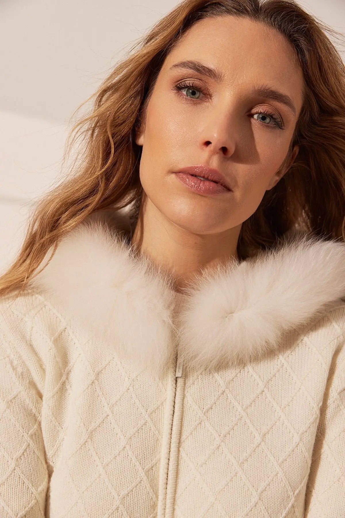 Ekru Kaşmir Merino Yünü Karışımlı Çıkarılabilir Kürk Detaylı Kadın Kapüşonlu Silk and Cashmere