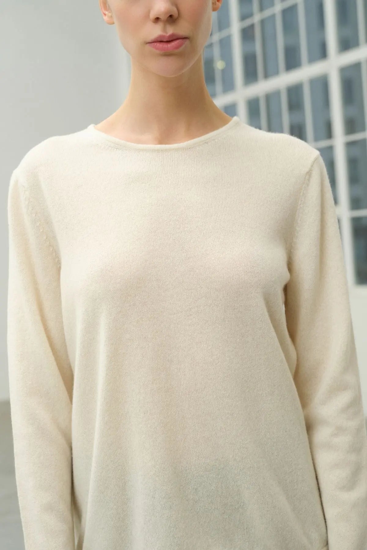 Ekru Saf Kamir Yuvarlak Yaka Uzun Kollu Kazak Silk and Cashmere