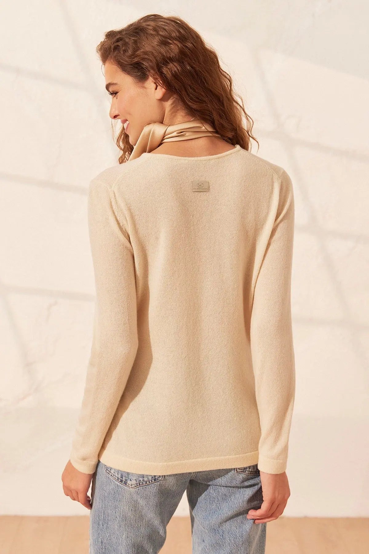 Ekru Saf Kamir Yuvarlak Yaka Uzun Kollu Kazak Silk and Cashmere