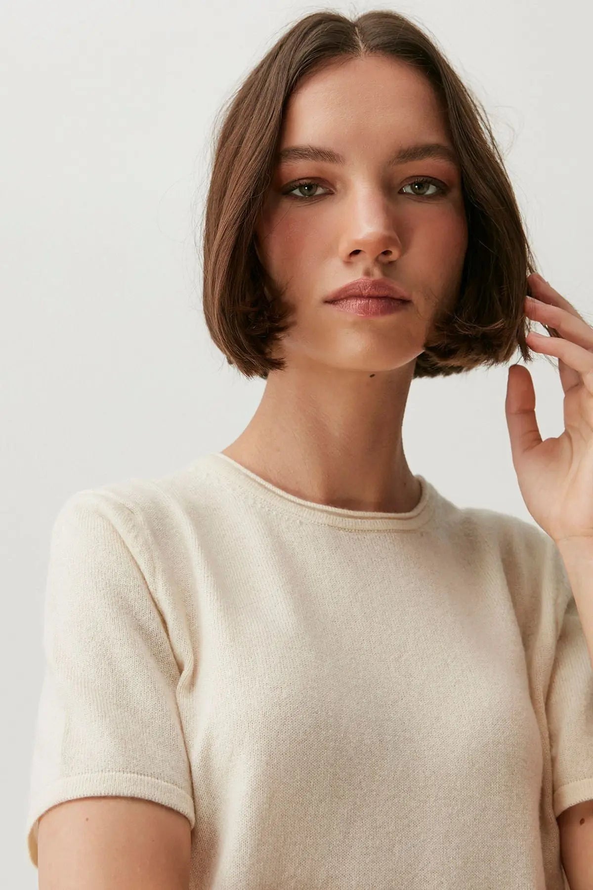 Ekru Saf Kaşmir Basic  Yuvarlak Yaka Kısa Kollu Kazak Silk and Cashmere