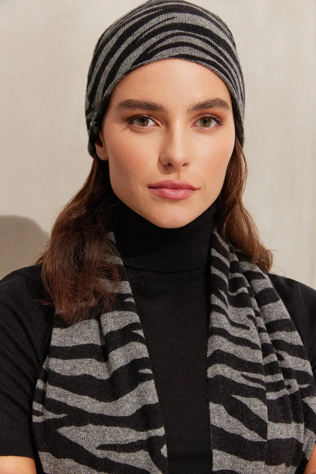 Gri Kamir Yün Zebra Desenli Bere Silk and Cashmere