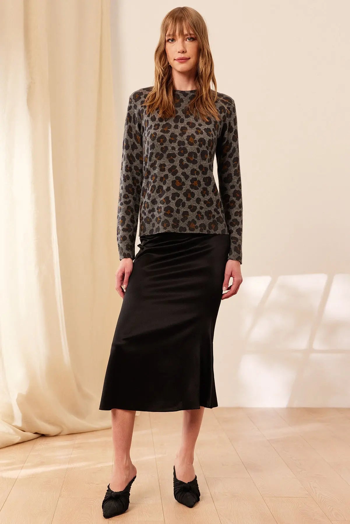 Gri Kaşmir Yün Leopar Baskılı Yuvarlak Yaka Uzun Kollu Kazak Silk and Cashmere