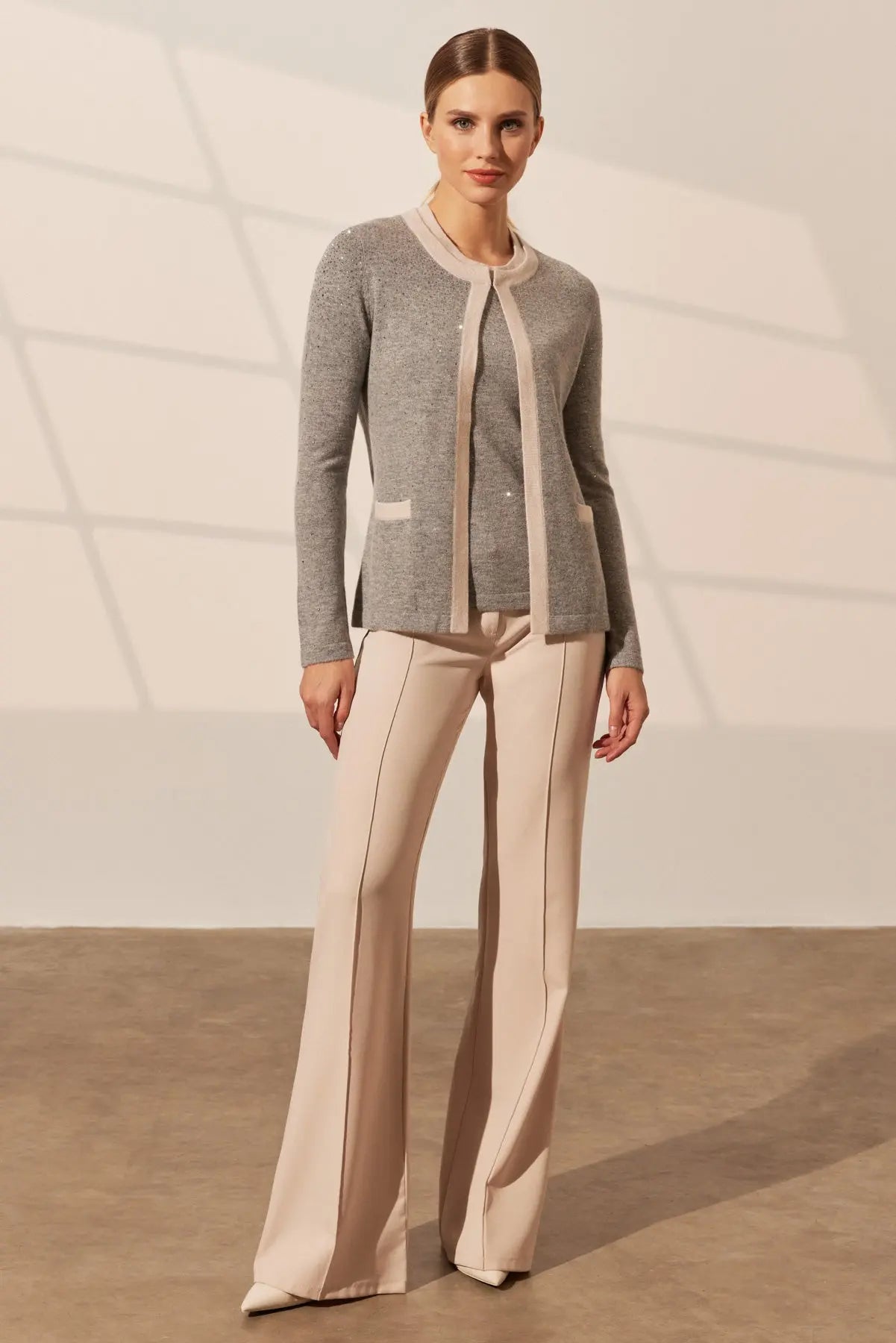 Gri Merill Merino Yünü Kaşmir Işıltılı Taş Detaylı Yuvarlak Yaka Uzun Kollu Kadın Hırka Silk and Cashmere