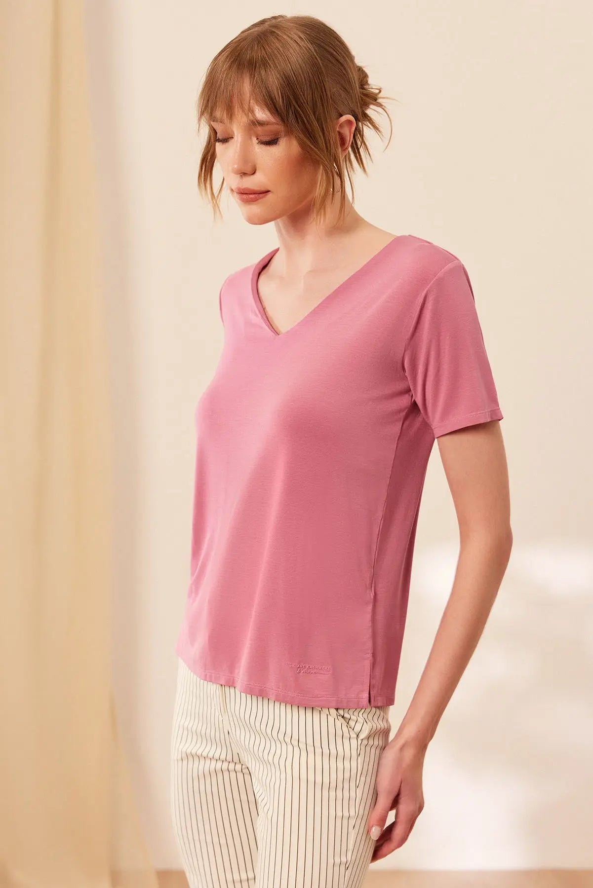 Gül Kurusu & More Tracy V Yaka Kısa Kollu Rahat Kesim Modal Tişört Silk and Cashmere