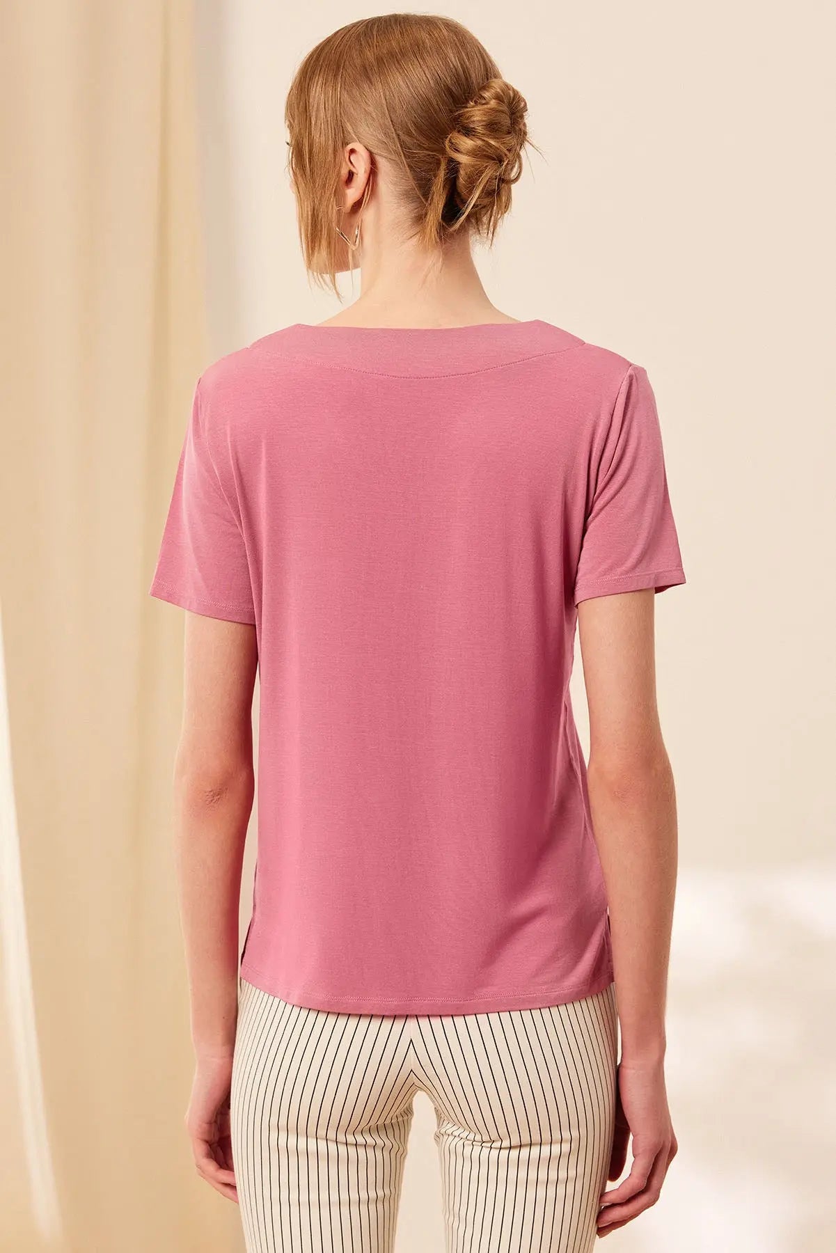 Gül Kurusu & More Tracy V Yaka Kısa Kollu Rahat Kesim Modal Tişört Silk and Cashmere