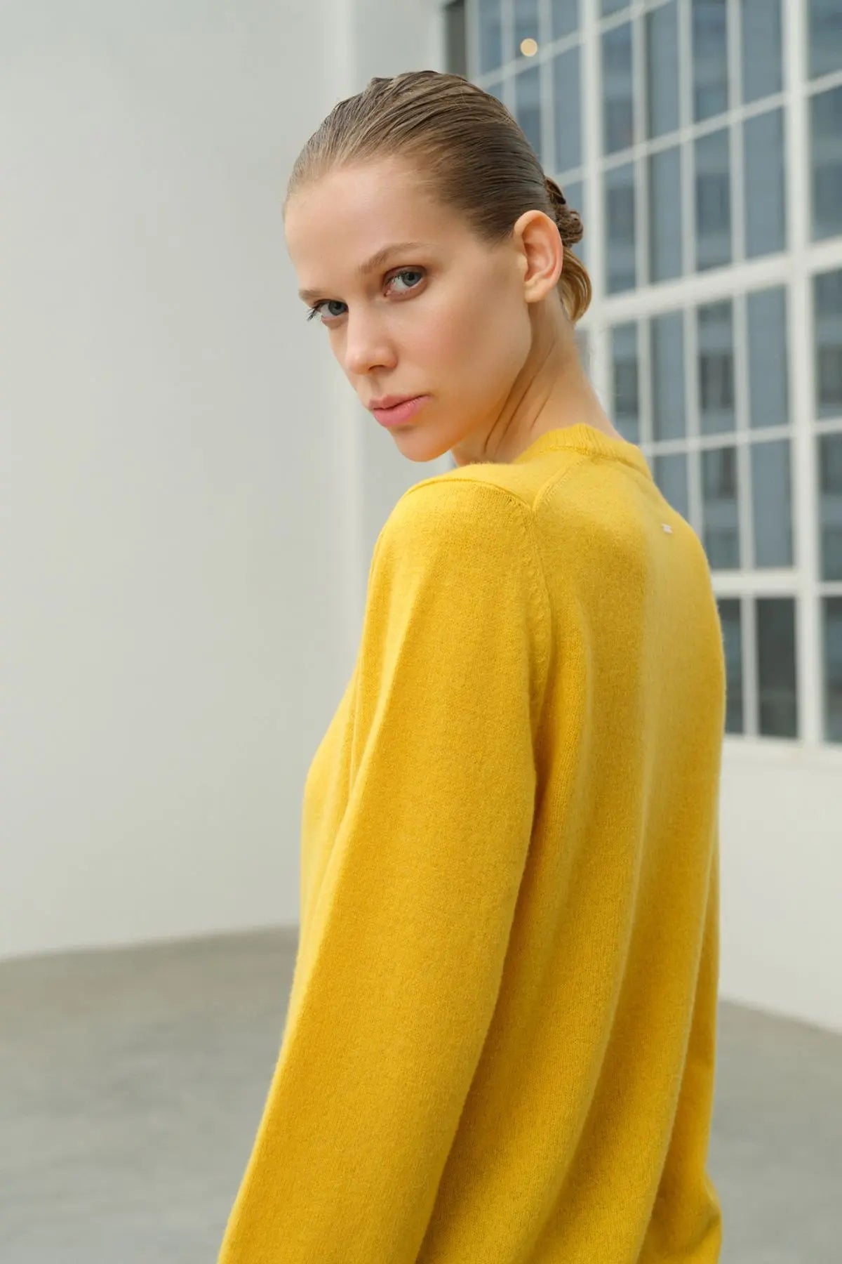 Hardal Saf Kamir Veronique Yuvarlak Yaka Uzun Kollu Kazak Silk and Cashmere