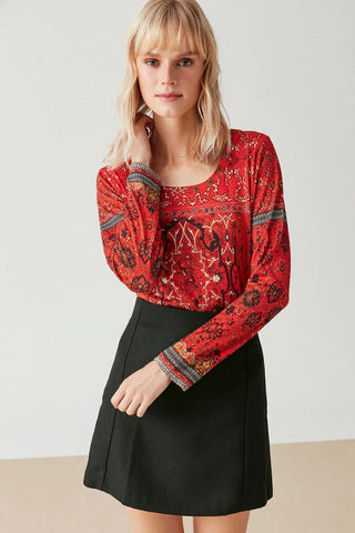 Kırmızı İpekli Sasha Şal Desenli  Yuvarlak Yaka Uzun Kollu Triko Silk and Cashmere