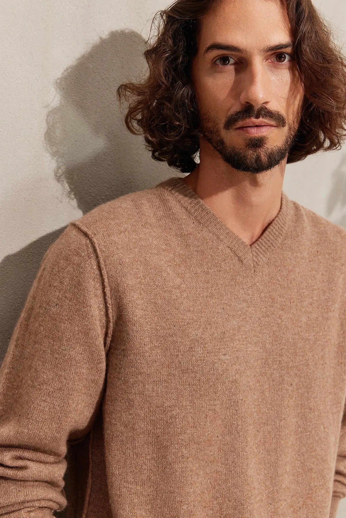 Koyu Bej Kaşmir ve Avustralya Yünü Erson Ters Dikiş Detaylı V Yaka Uzun Kollu Erkek Kazak Silk and Cashmere