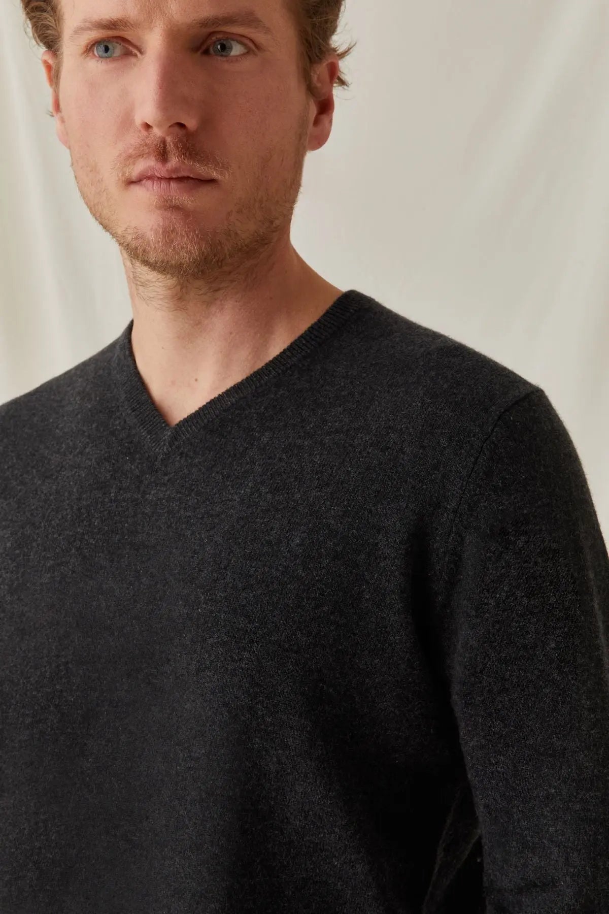 Koyu Gri Melanj Saf Kamir V Yaka Uzun Kollu Vincent Erkek Kazak Silk and Cashmere