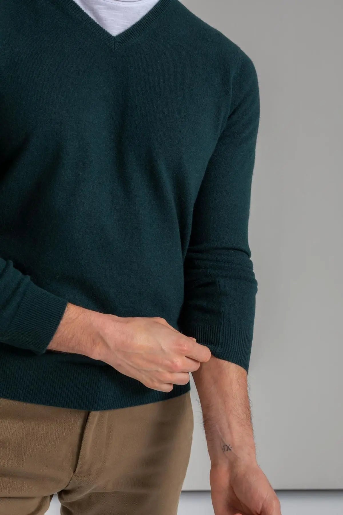 Koyu Yeşil Saf Kaşmir V Yaka Uzun Kollu Vincent Erkek Kazak Silk and Cashmere