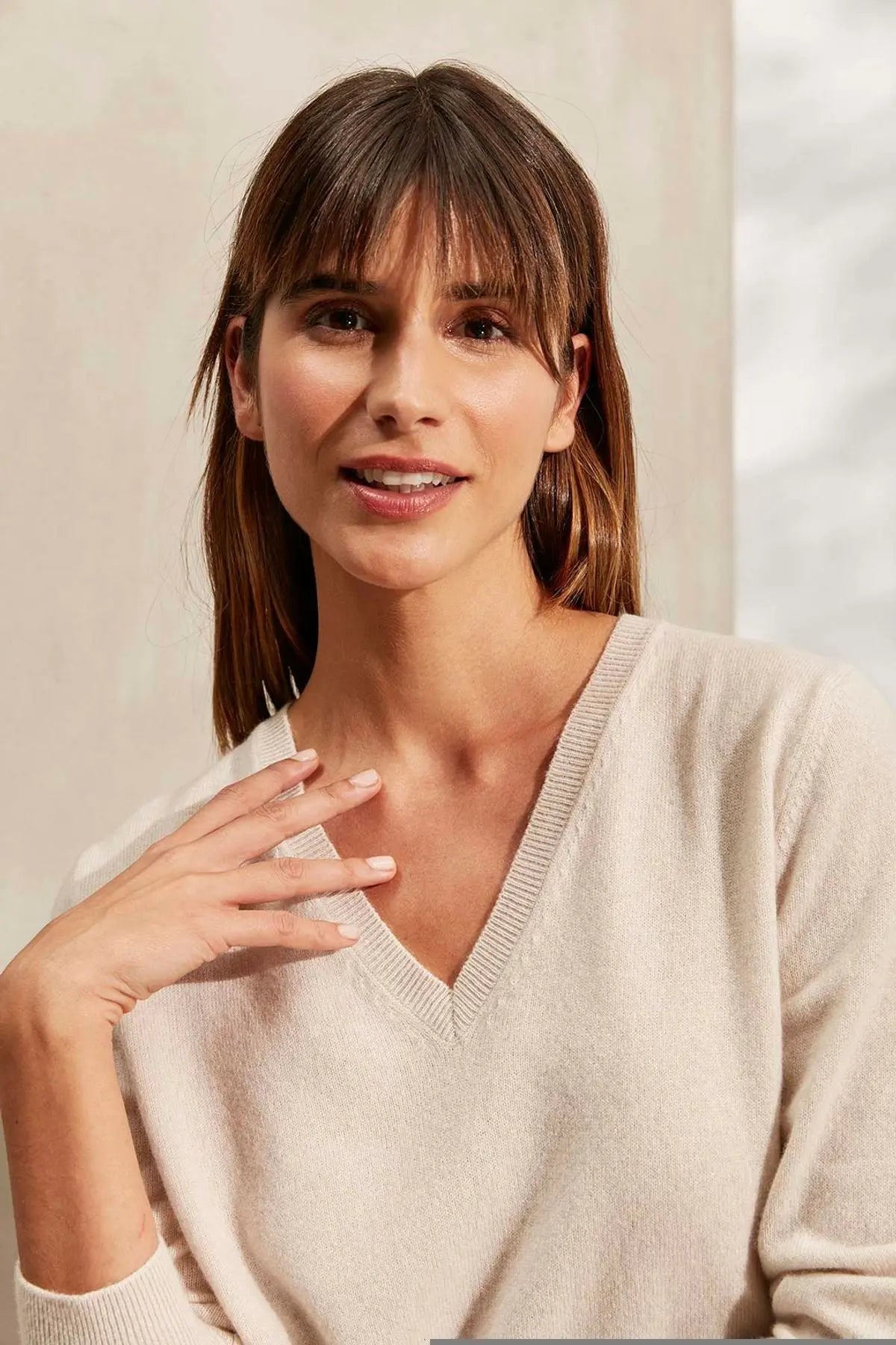 Kum Beji Saf Kamir Veronique V Yaka Uzun Kollu Kazak Silk and Cashmere