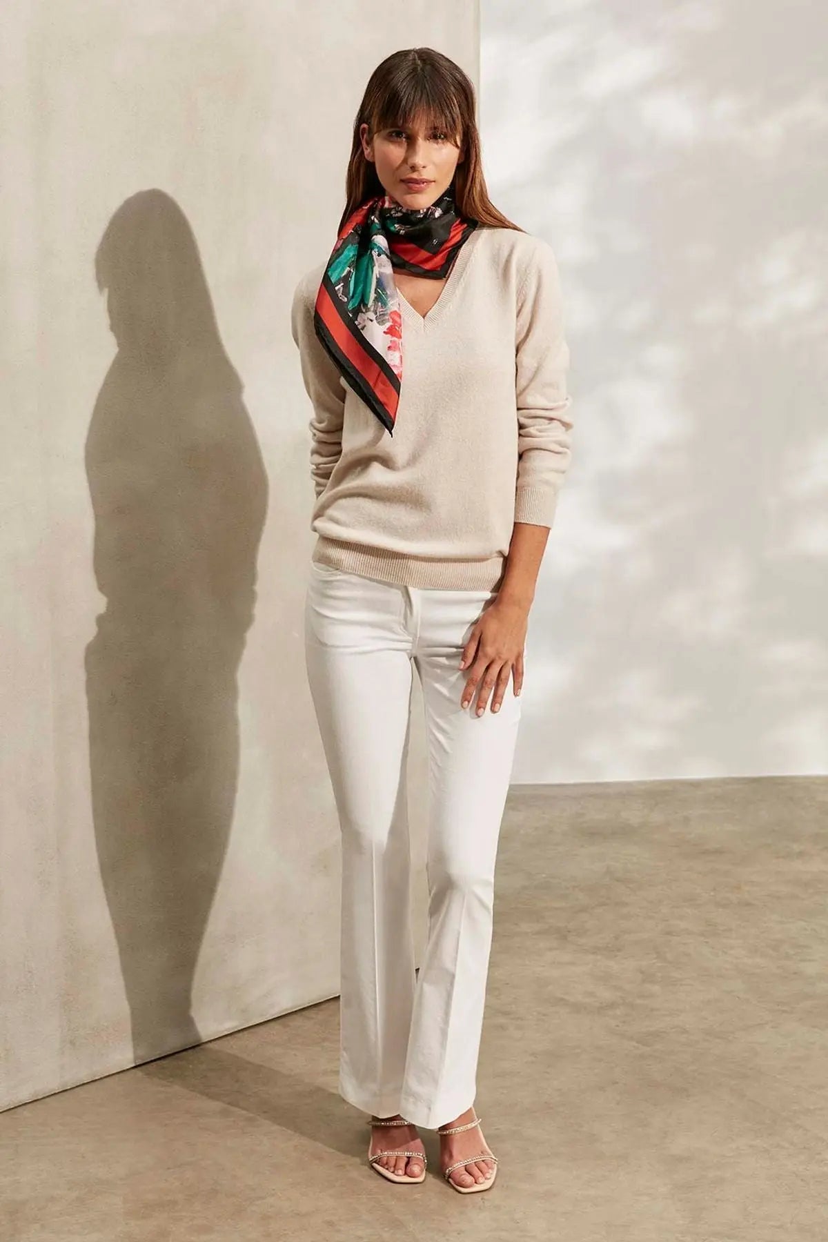 Kum Beji Saf Kamir Veronique V Yaka Uzun Kollu Kazak Silk and Cashmere