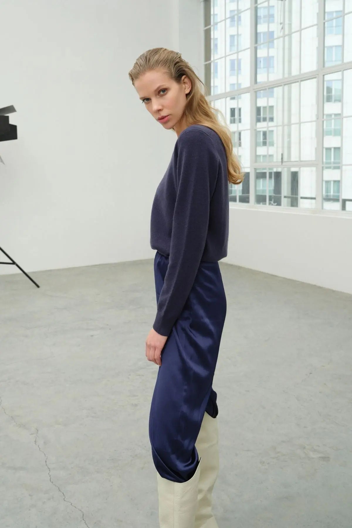 Lacivert Saf Kamir Veronique V Yaka Uzun Kollu Kazak Silk and Cashmere