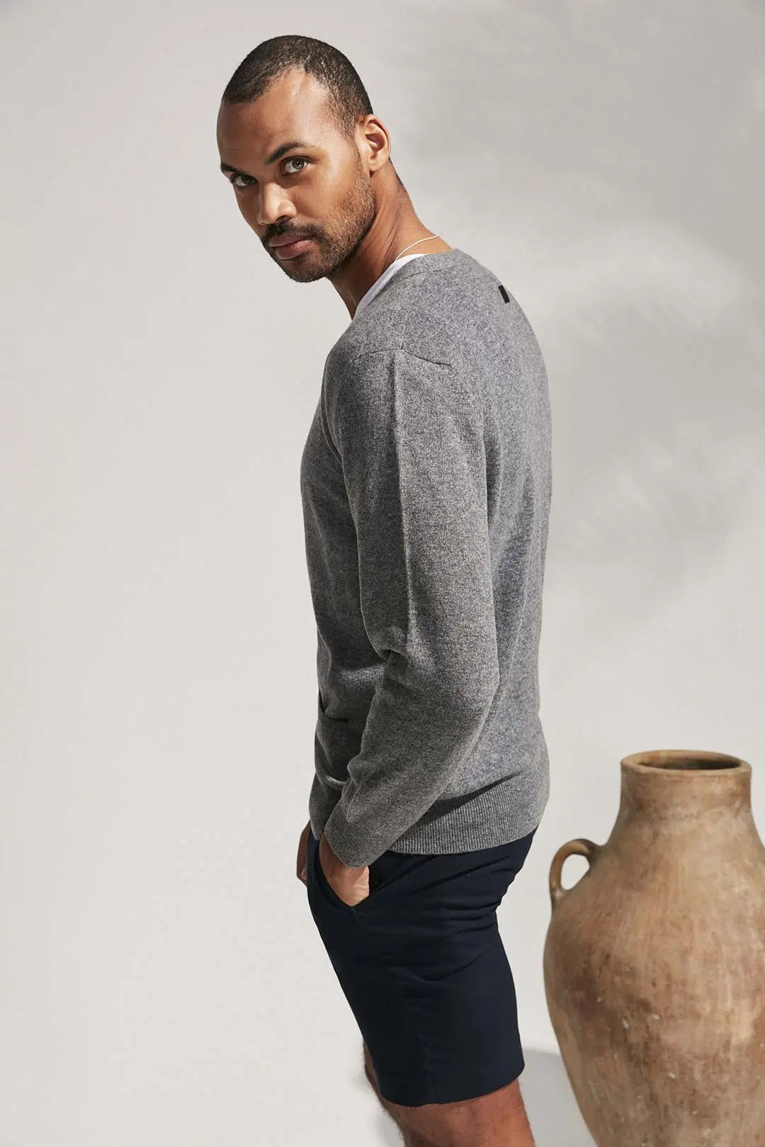 Orta Gri Melanj Saf Kaşmir Arma V Yaka Uzun Kollu Erkek Hırka Silk and Cashmere