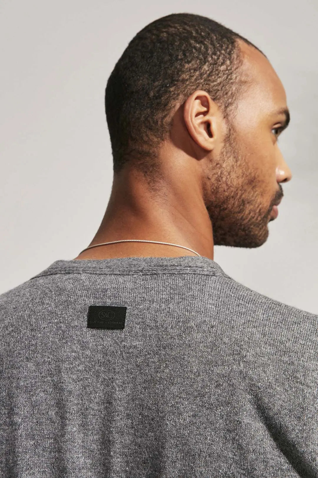 Orta Gri Melanj Saf Kaşmir Arma V Yaka Uzun Kollu Erkek Hırka Silk and Cashmere