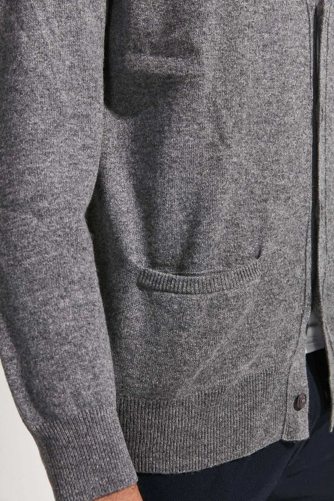 Orta Gri Melanj Saf Kaşmir Arma V Yaka Uzun Kollu Erkek Hırka Silk and Cashmere