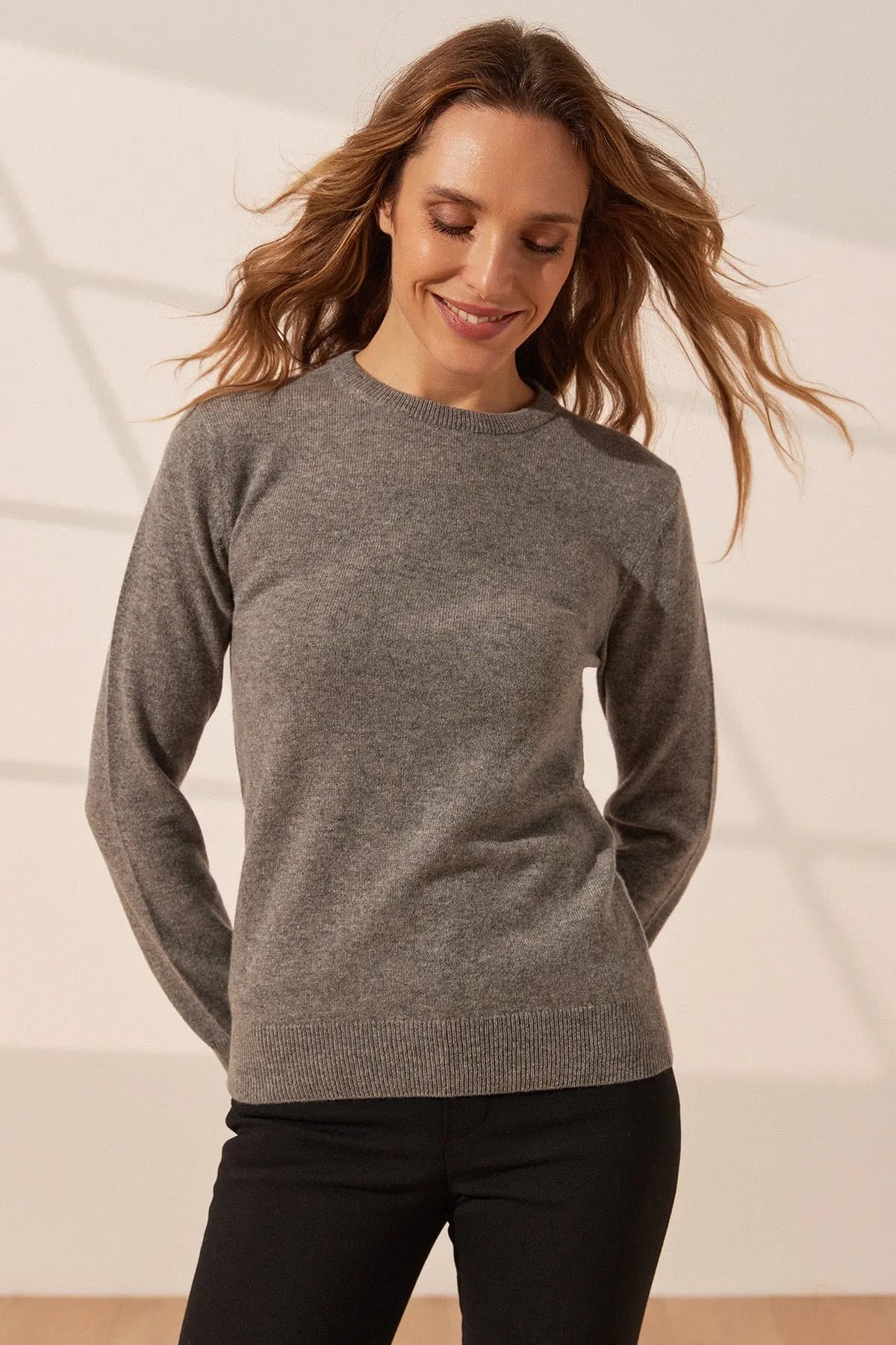 Orta Gri Melanj Saf Kaşmir Veronique Yuvarlak Yaka Uzun Kollu Kadın Kazak Silk and Cashmere