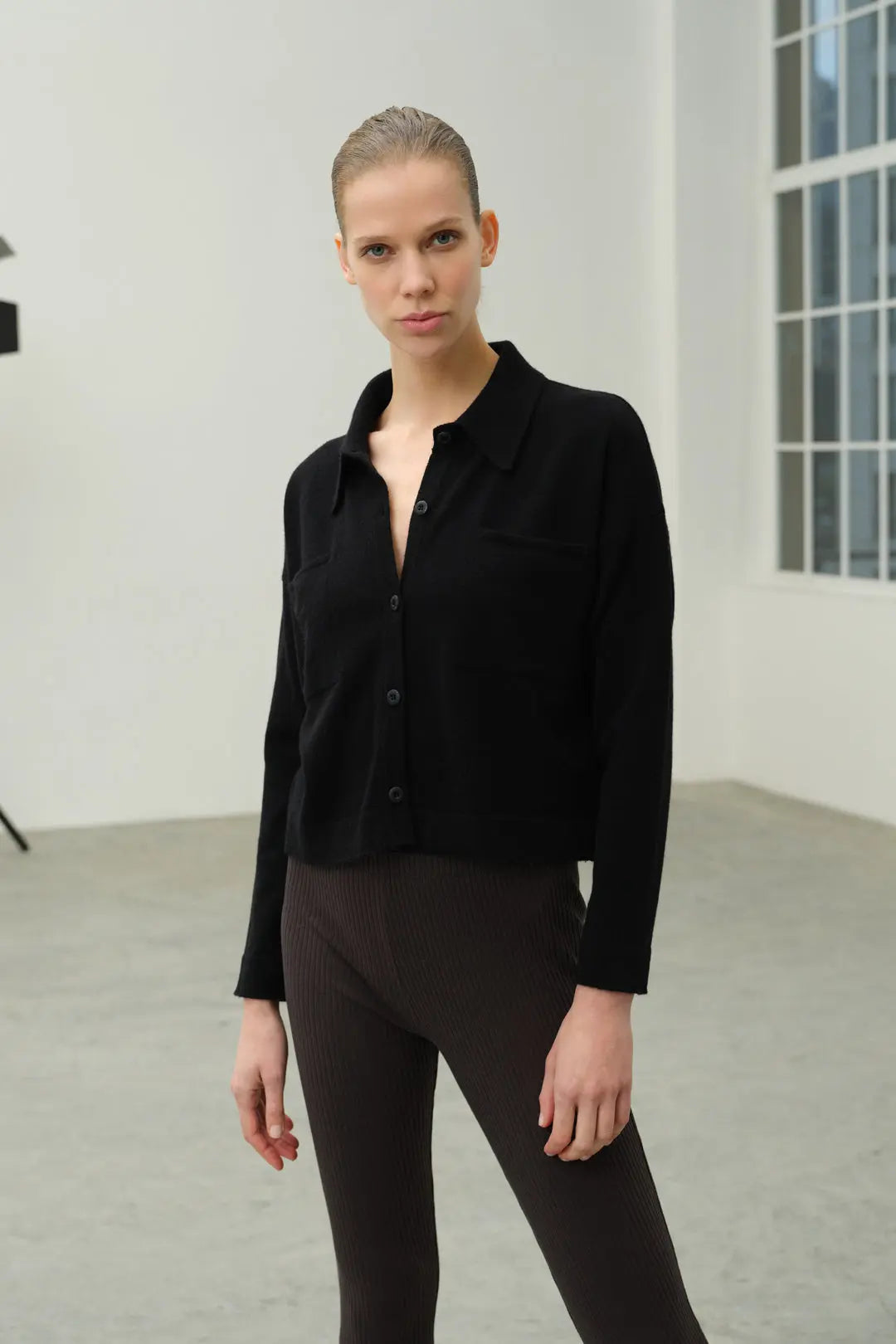 Siyah Geri Dönüştürülmüş Kaşmir ve Merinos Yün Karışımlı Reloved Kadın Gömlek Hırka Silk and Cashmere