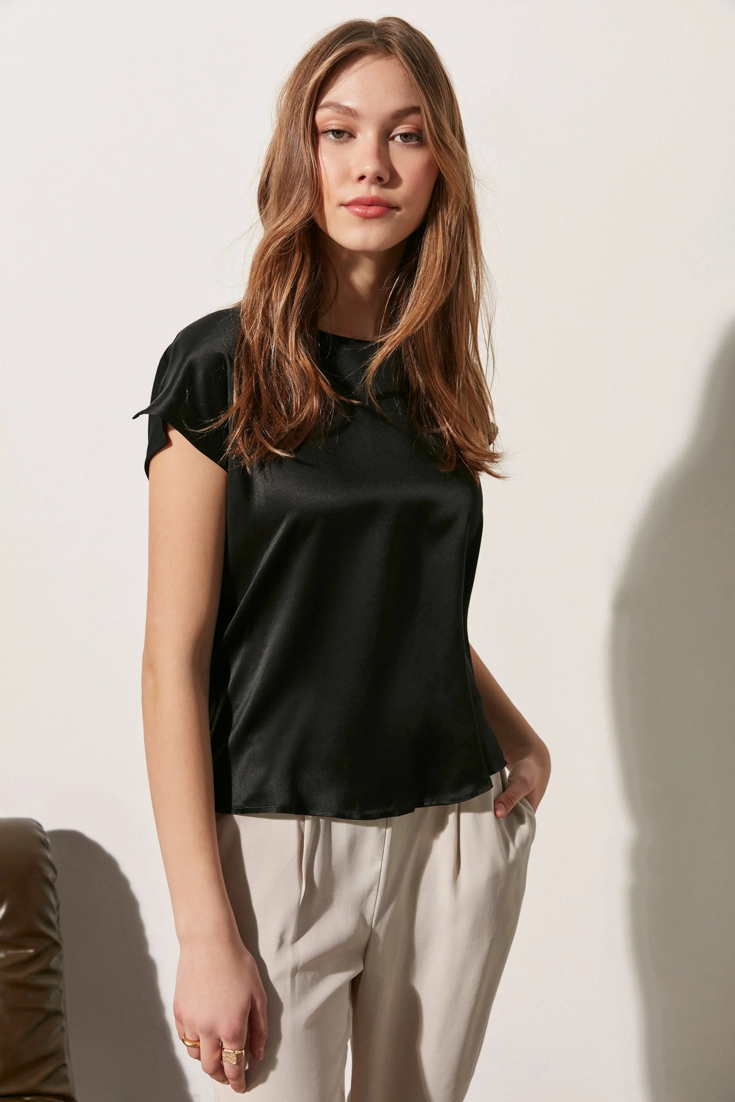 Siyah İpek Karışımlı Monica Yuvarlak Yaka Kısa Kollu Bluz Silk and Cashmere