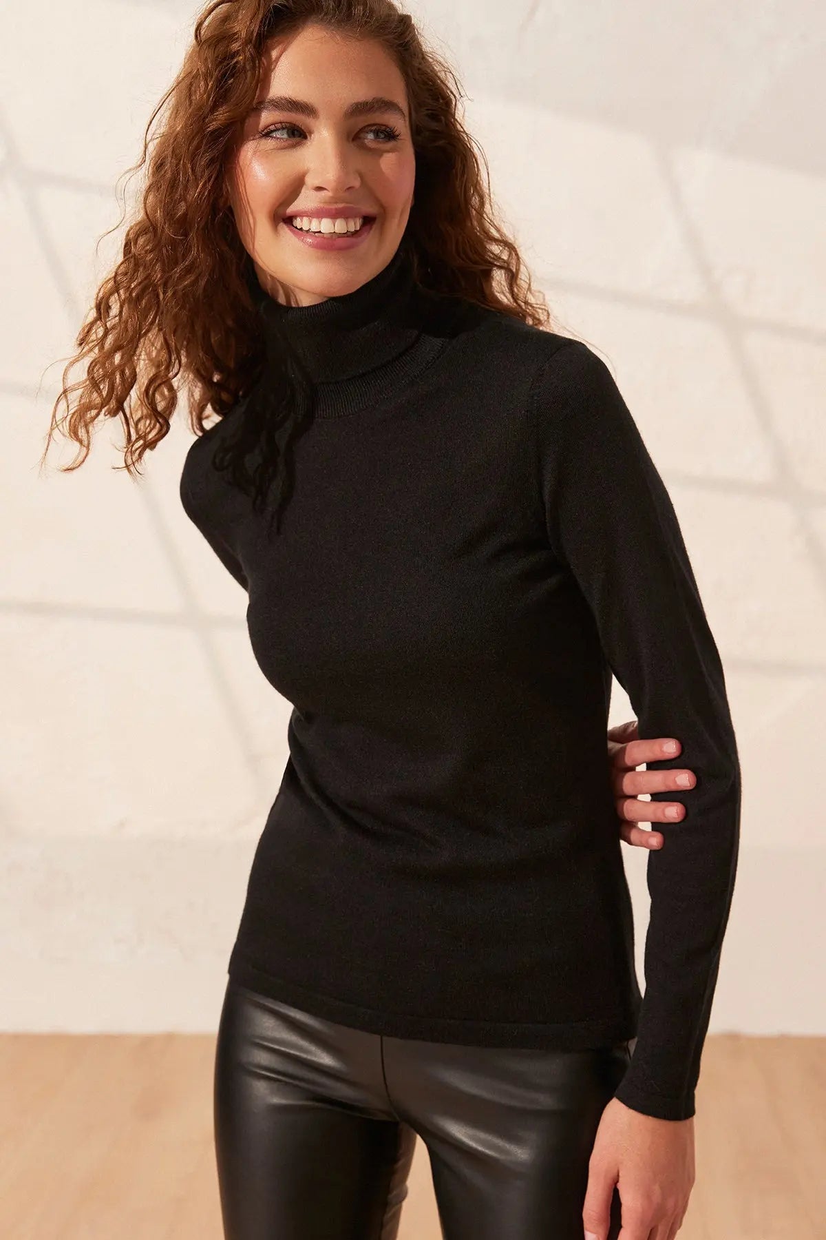 Siyah İpek ve Kaşmir Aleyna Balıkçı Yaka Uzun Kollu Kadın Triko Silk and Cashmere