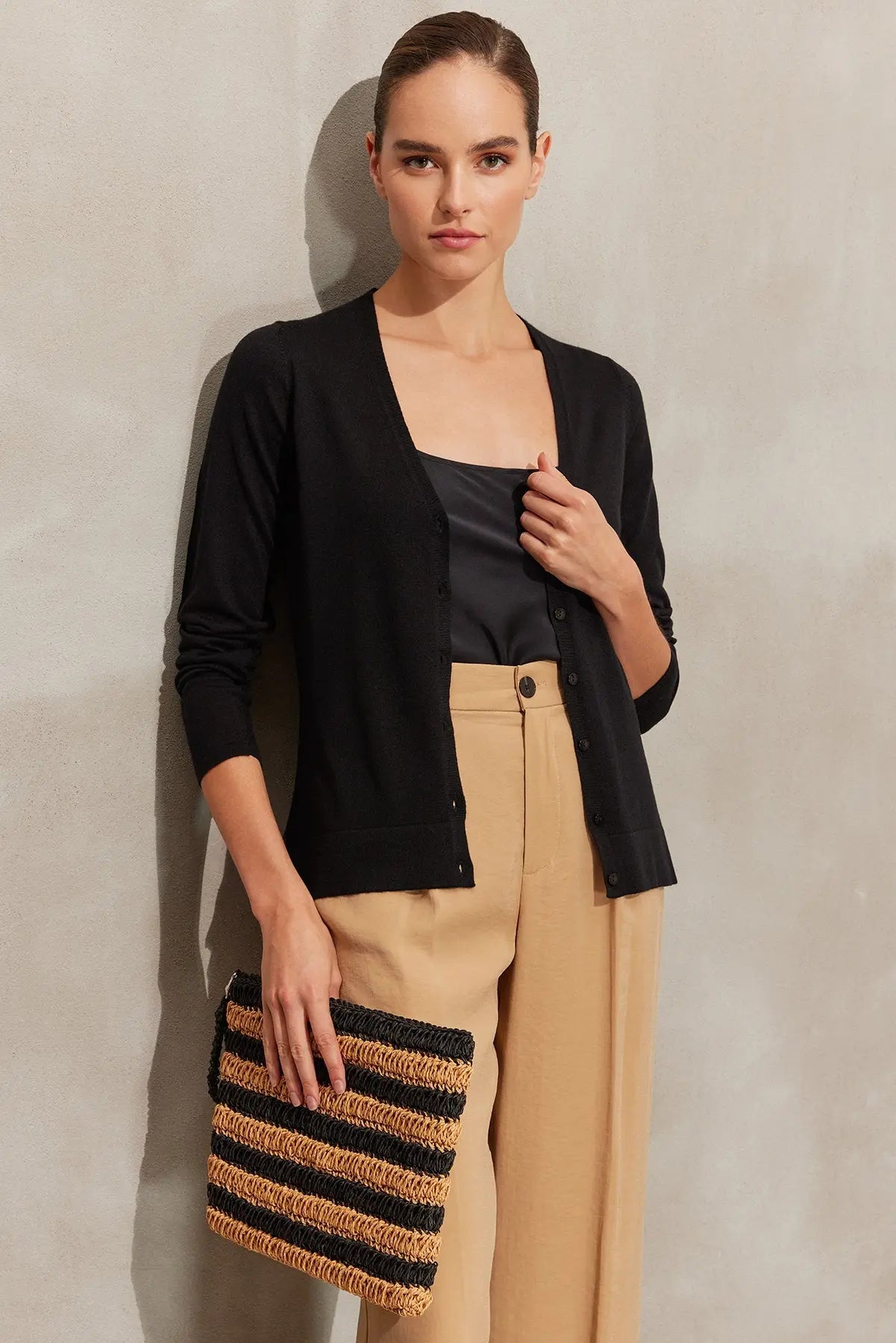 Siyah İpek ve Kaşmir Aleyna V Yaka Uzun Kollu Kadın Hırka Silk and Cashmere