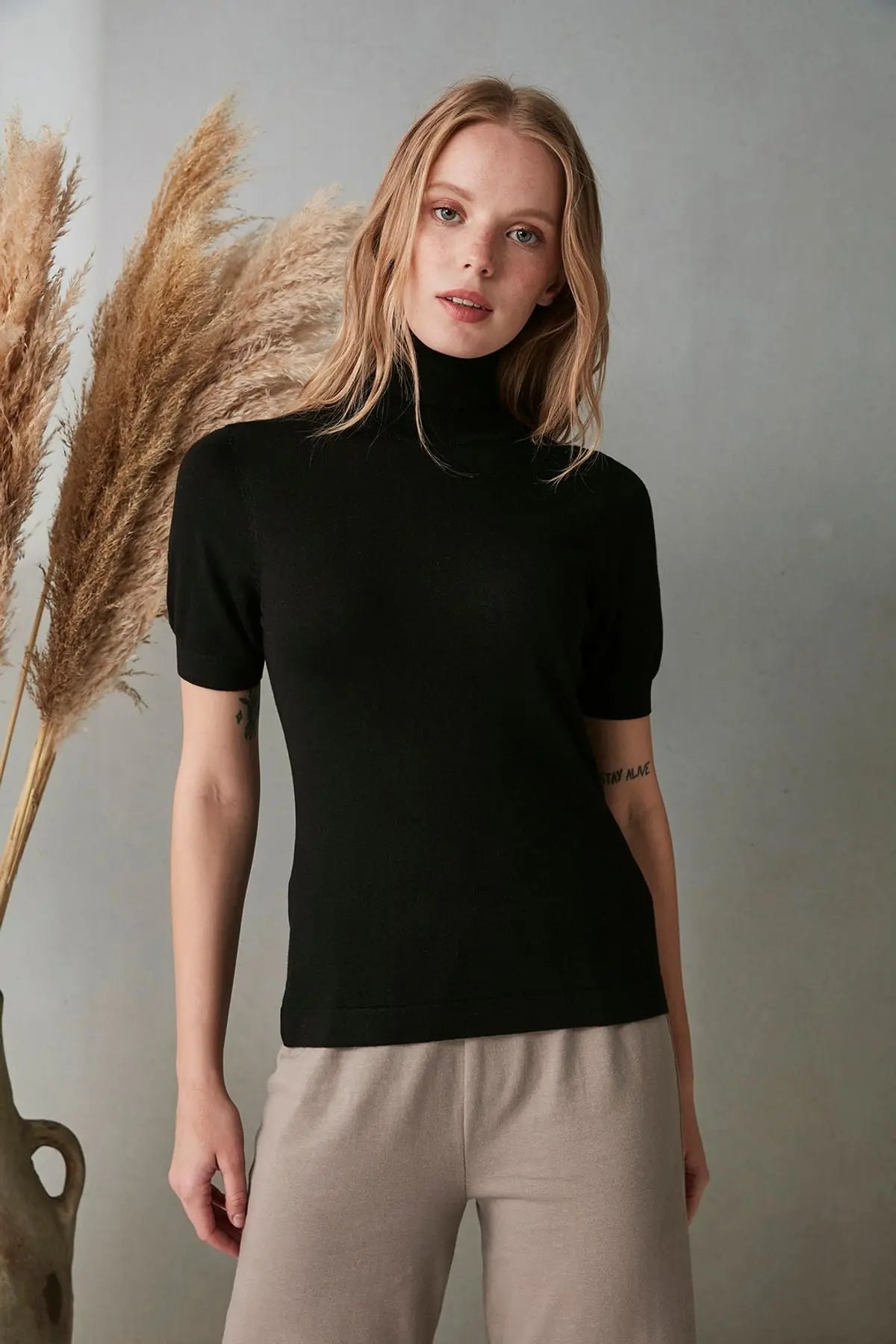 Siyah İpek ve Kaşmir Balıkçı Yaka Kısa Kollu Aleyna Triko Silk and Cashmere