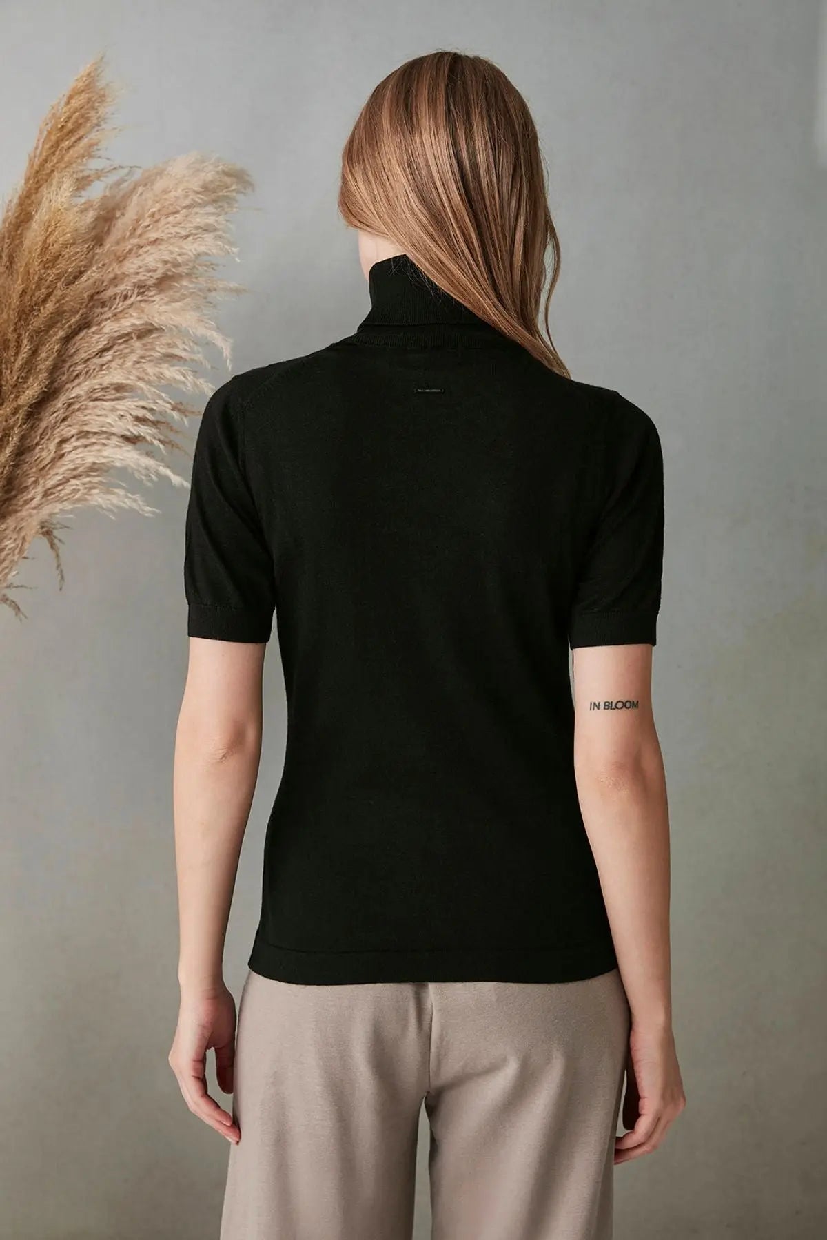 Siyah İpek ve Kaşmir Balıkçı Yaka Kısa Kollu Aleyna Triko Silk and Cashmere