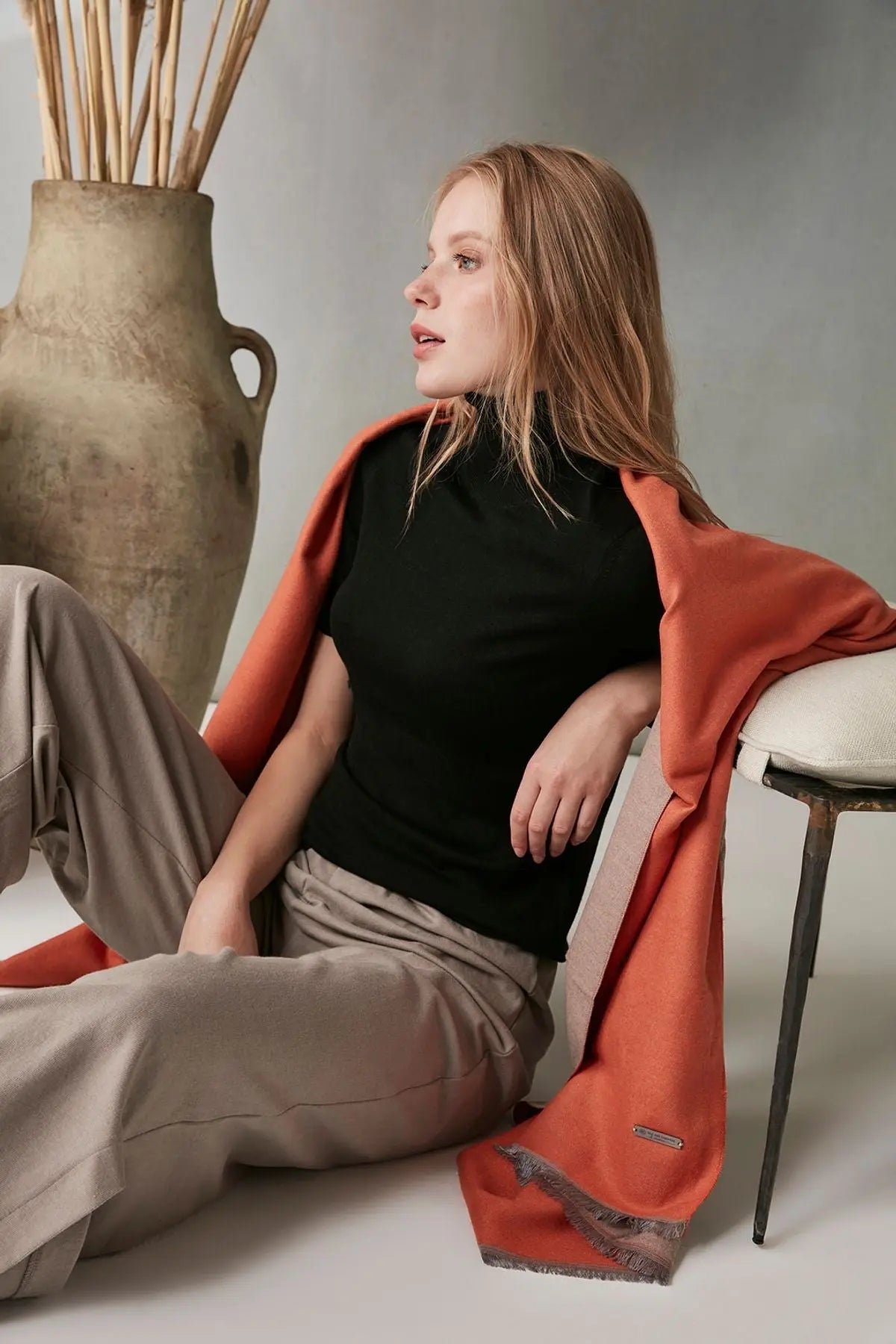 Siyah İpek ve Kaşmir Balıkçı Yaka Kısa Kollu Aleyna Triko Silk and Cashmere