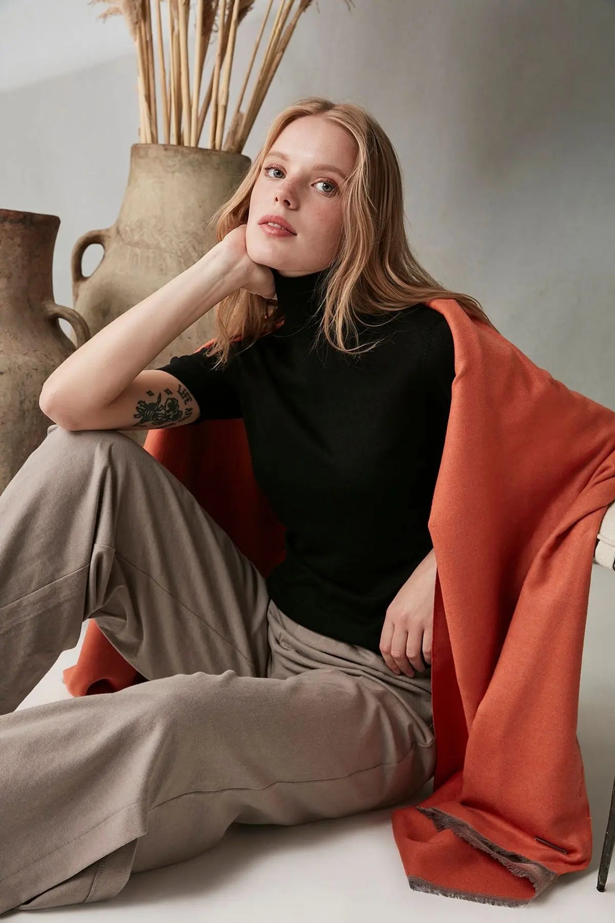 Siyah İpek ve Kaşmir Balıkçı Yaka Kısa Kollu Aleyna Triko Silk and Cashmere