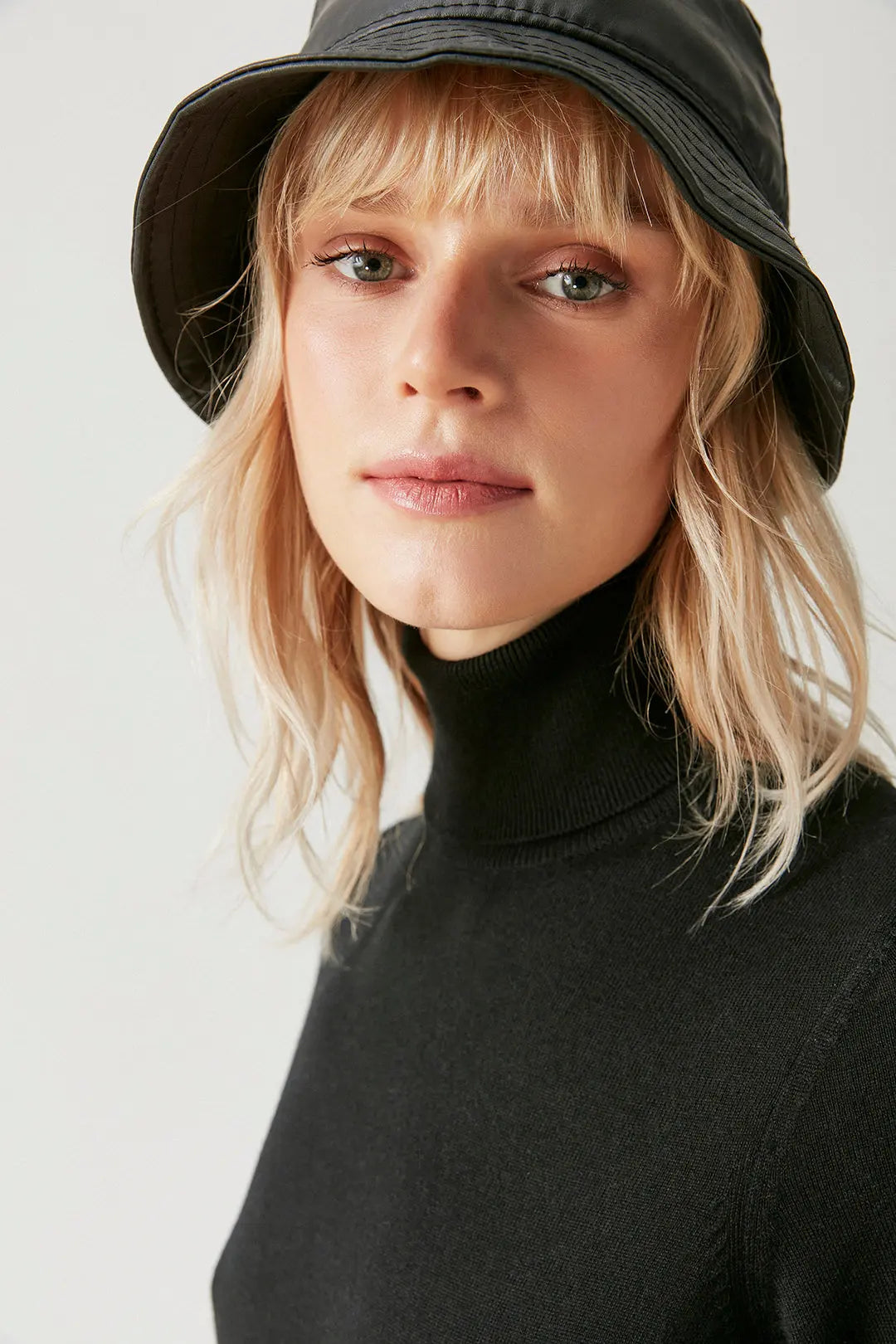 Siyah İpek ve Kaşmir Balıkçı Yaka Uzun Kollu Aleyna Triko Silk and Cashmere