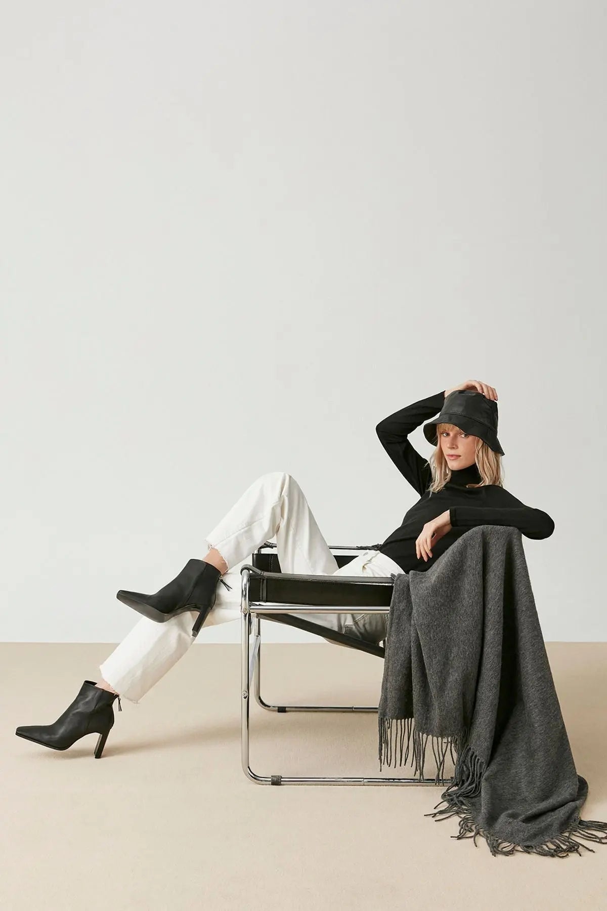 Siyah İpek ve Kaşmir Balıkçı Yaka Uzun Kollu Aleyna Triko Silk and Cashmere