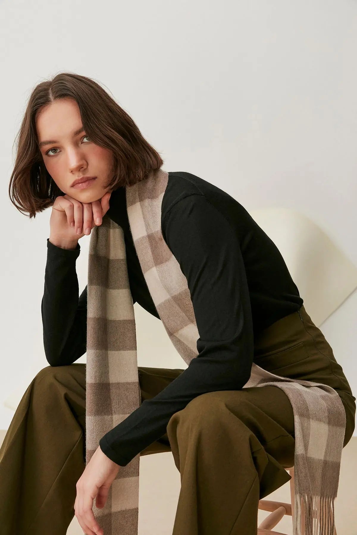 Siyah İpek ve Kaşmir Balıkçı Yaka Uzun Kollu Aleyna Triko Silk and Cashmere