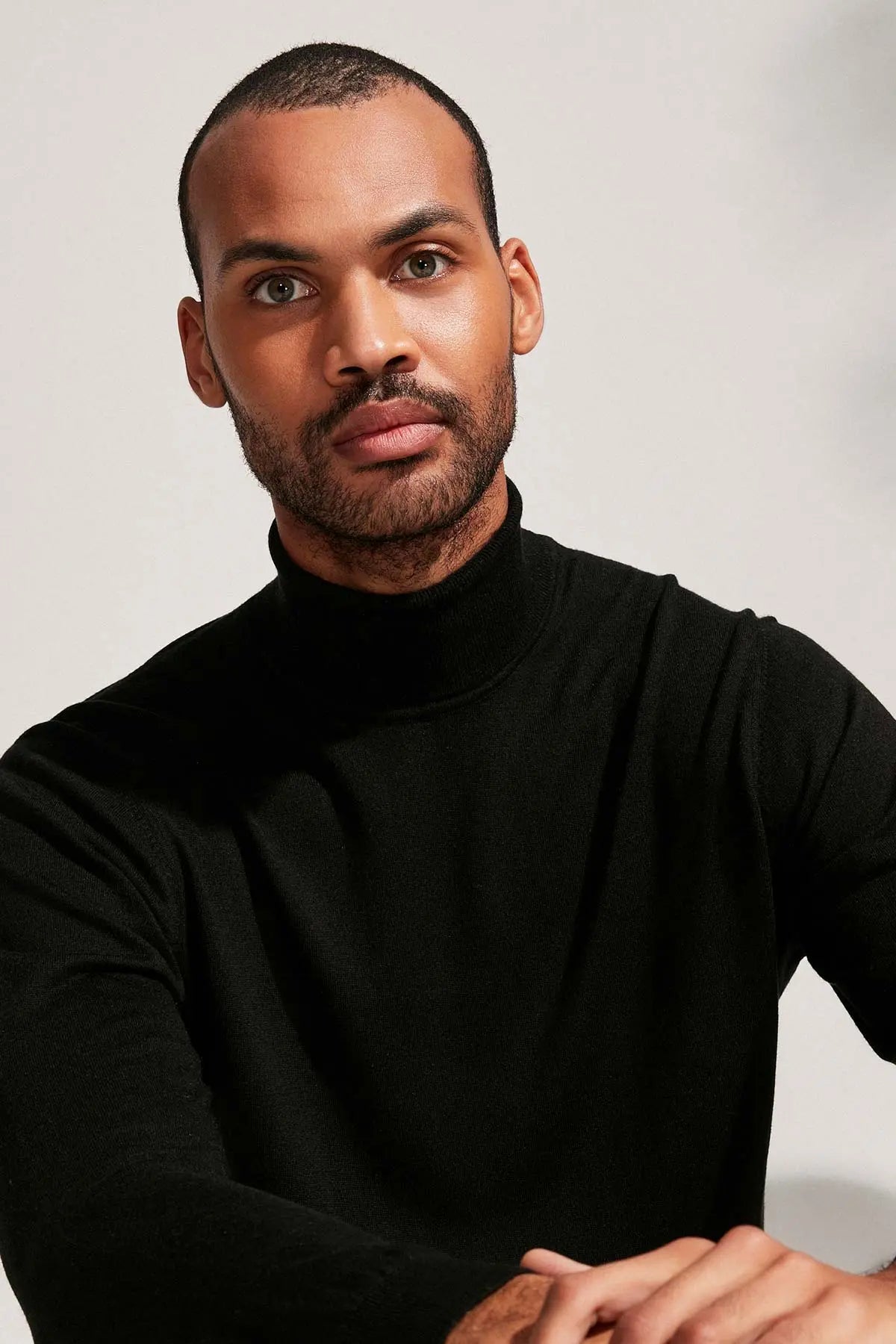 Siyah İpek ve Kaşmir Balıkçı Yaka Uzun Kollu Utku Erkek Triko Silk and Cashmere