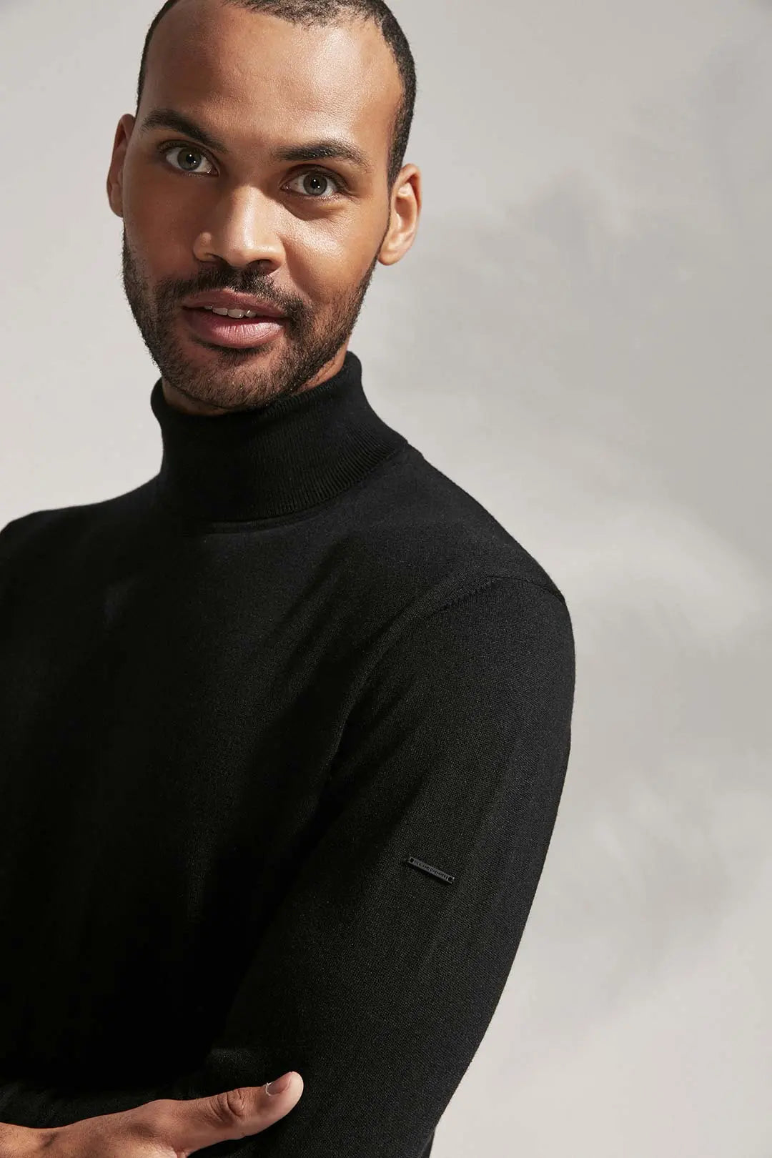 Siyah İpek ve Kaşmir Balıkçı Yaka Uzun Kollu Utku Erkek Triko Silk and Cashmere