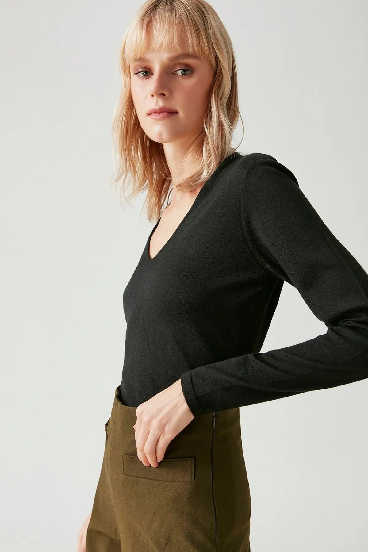 Siyah İpek ve Kaşmir Derin V Yaka Uzun Kollu Aleyna Triko Silk and Cashmere