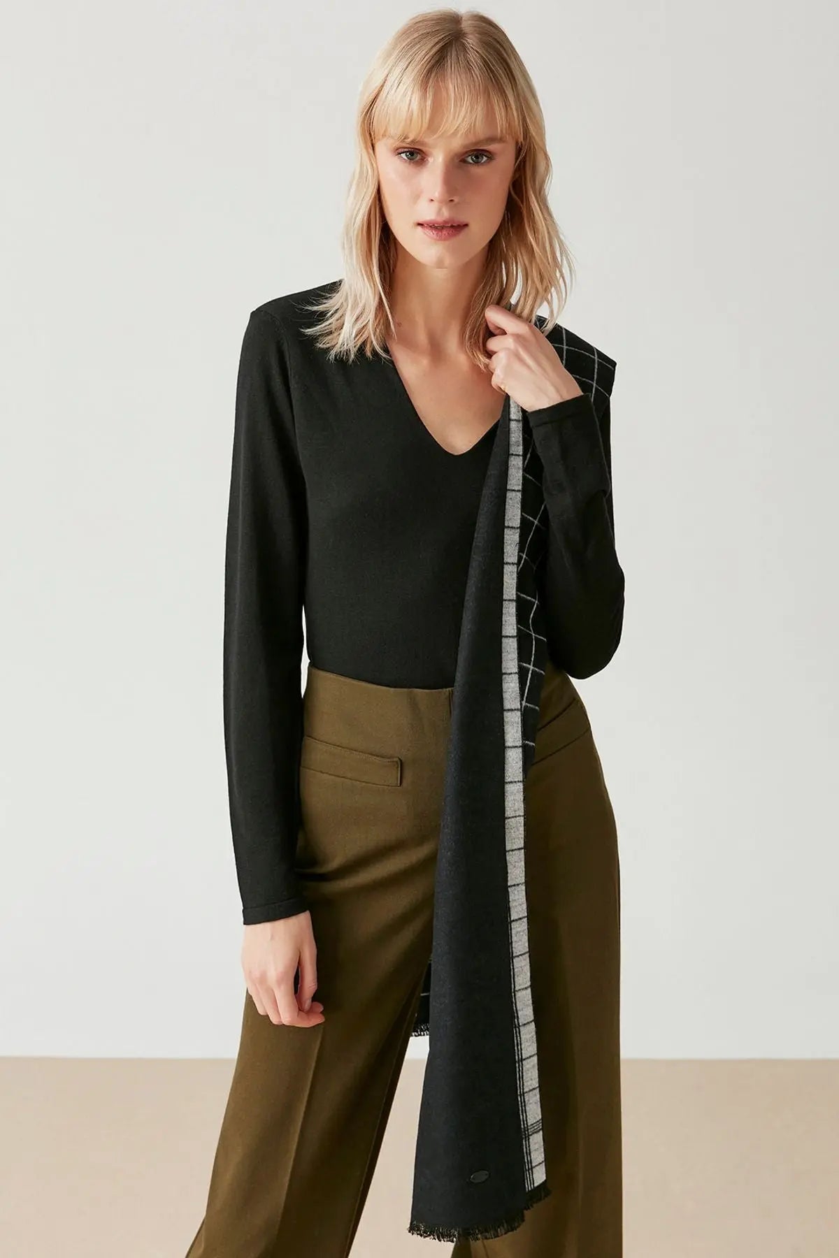 Siyah İpek ve Kaşmir Derin V Yaka Uzun Kollu Aleyna Triko Silk and Cashmere